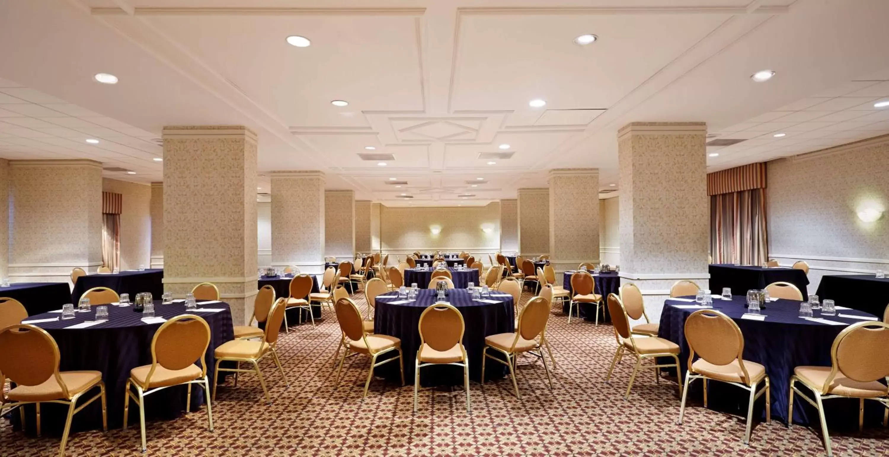 Meeting/conference room, Restaurant/Places to Eat in DoubleTree by Hilton Washington DC – Crystal City