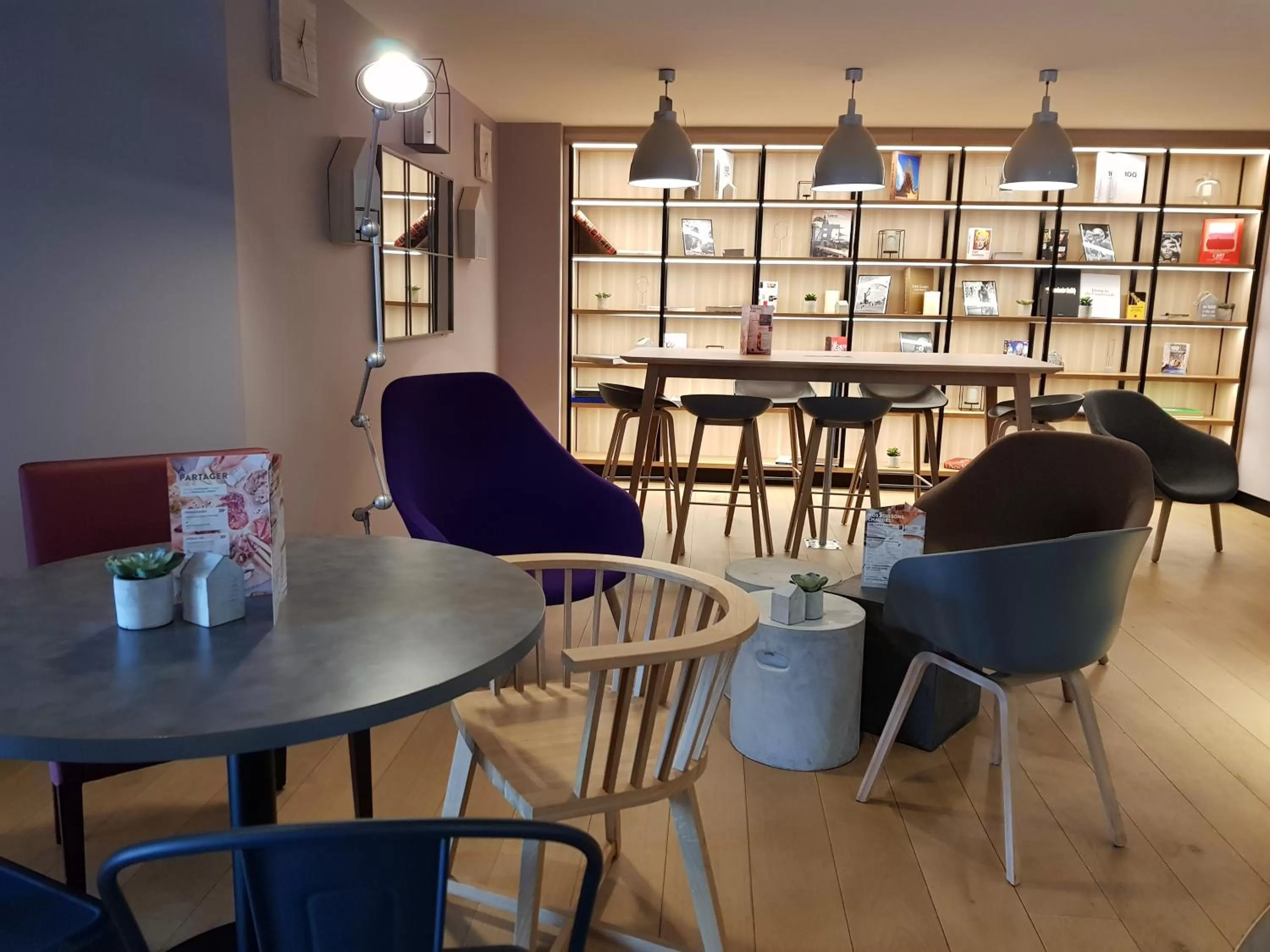 Communal lounge/ TV room in Campanile Marne-La-Vallée - Torcy