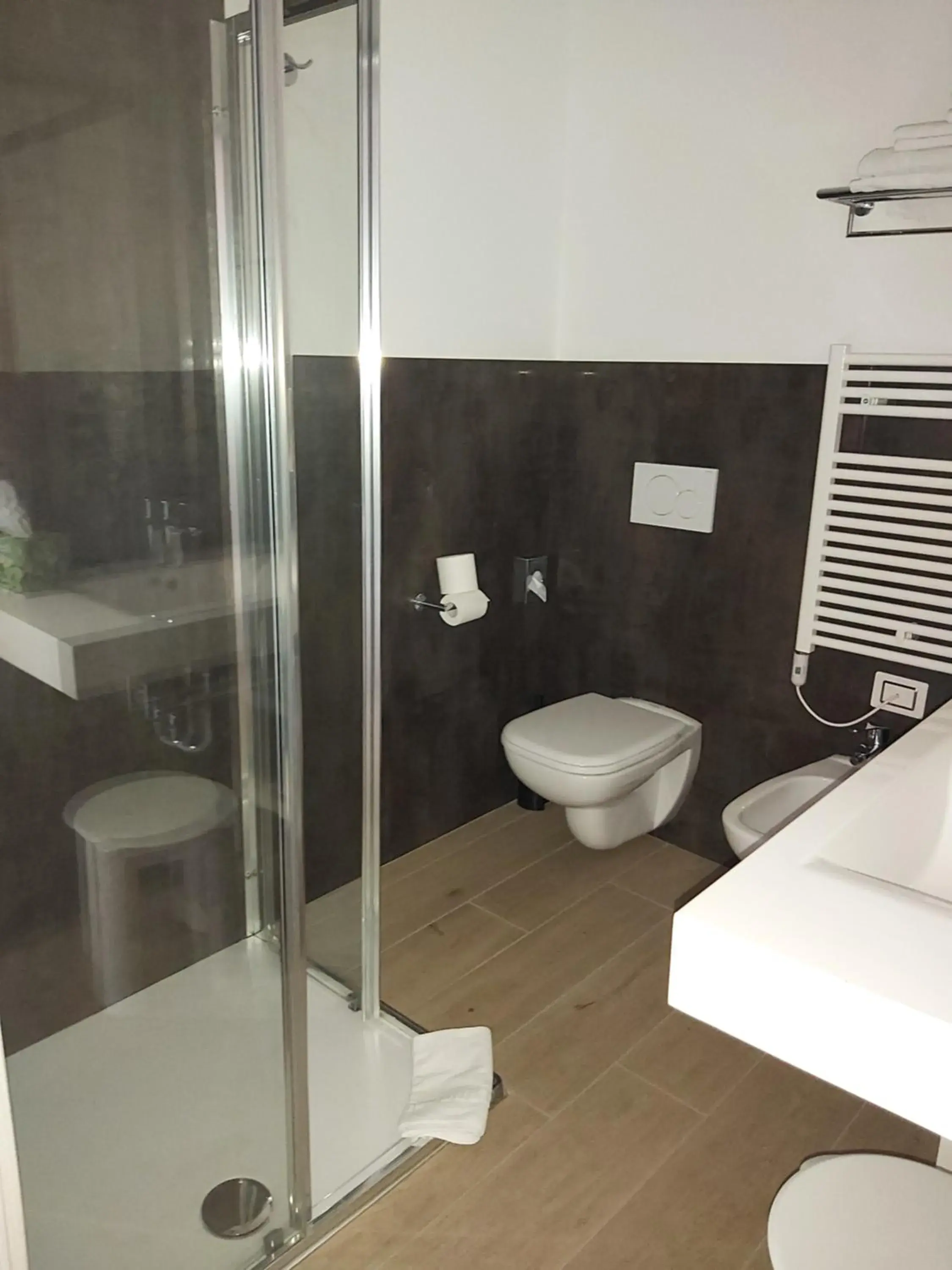 Shower, Bathroom in Hotel Danieli La Castellana