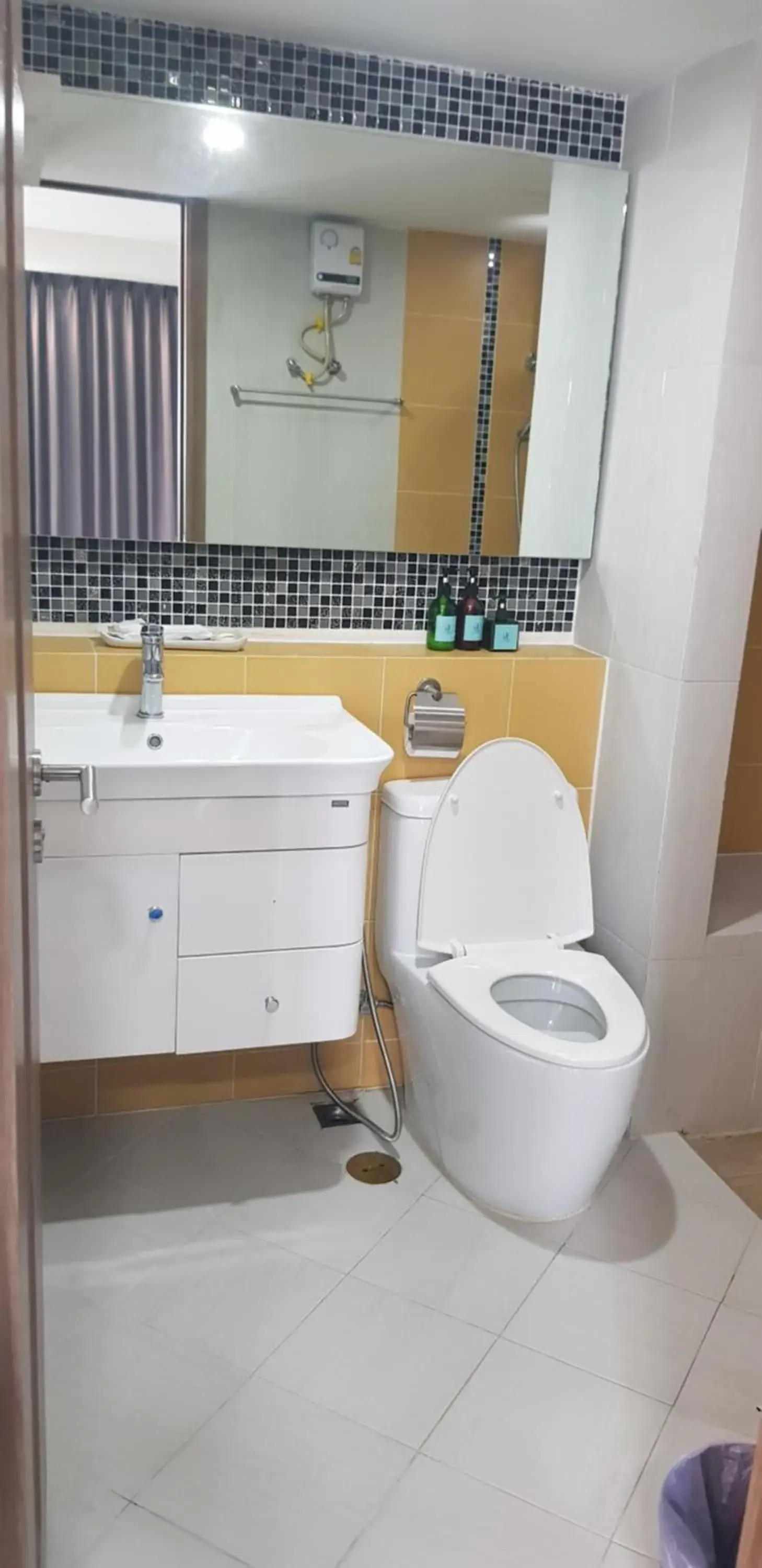 Bathroom in BlueTel Re'sidencE Bangkok IMPACT- 1 Time Drop-Off Service to IMPACT