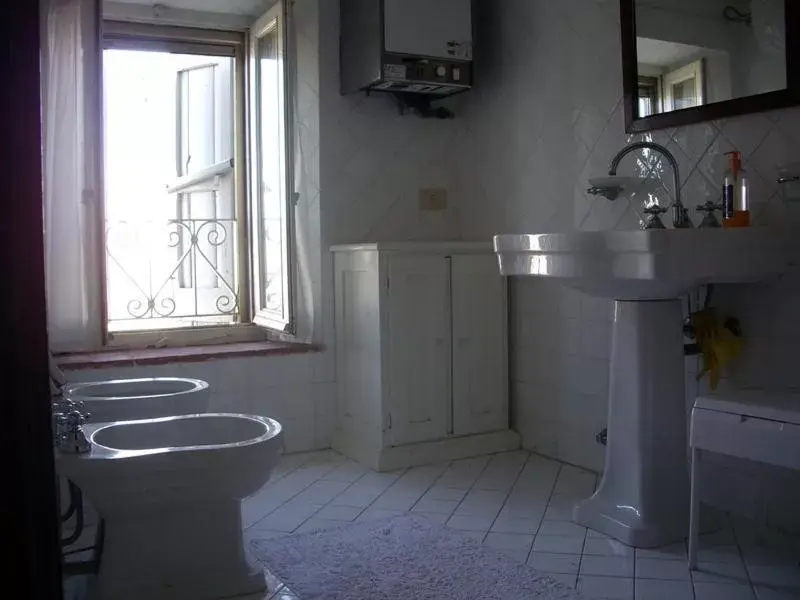 Bathroom in Villa Maria Bed & Breakfast, Corridonia, Marche