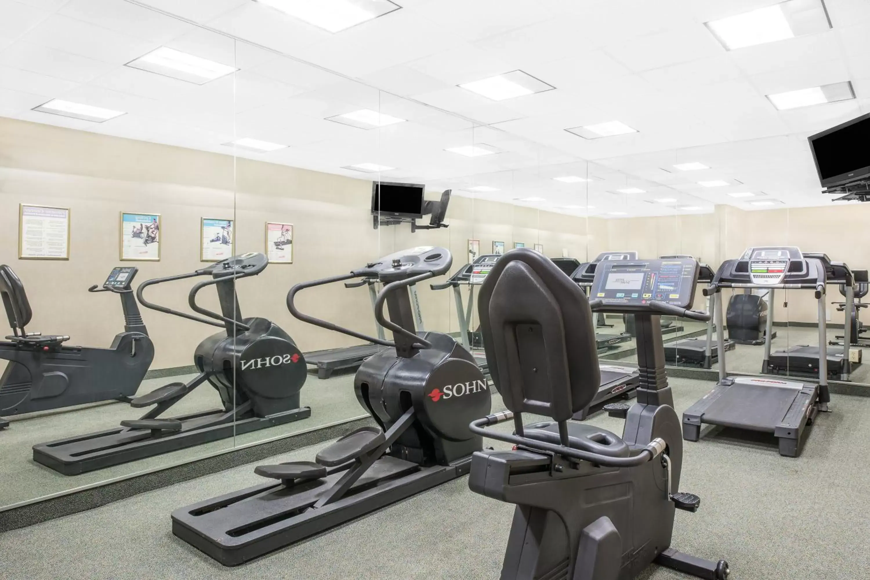 Fitness centre/facilities, Fitness Center/Facilities in Days Inn & Suites by Wyndham York