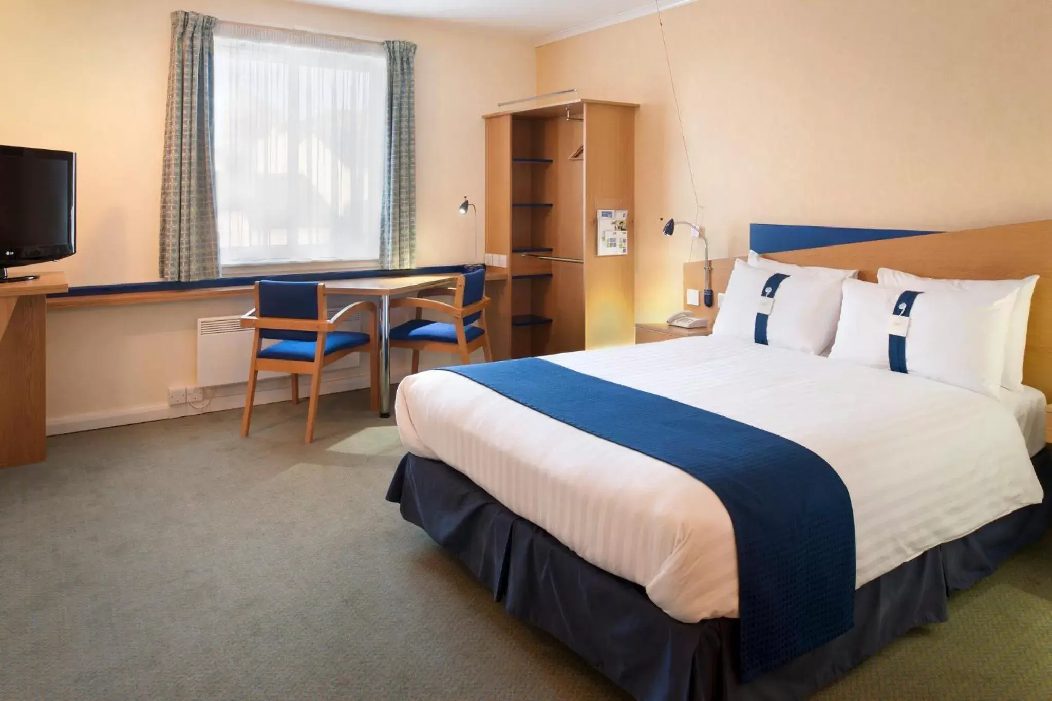 Photo of the whole room, Bed in Holiday Inn Express Aberdeen City Centre, an IHG Hotel