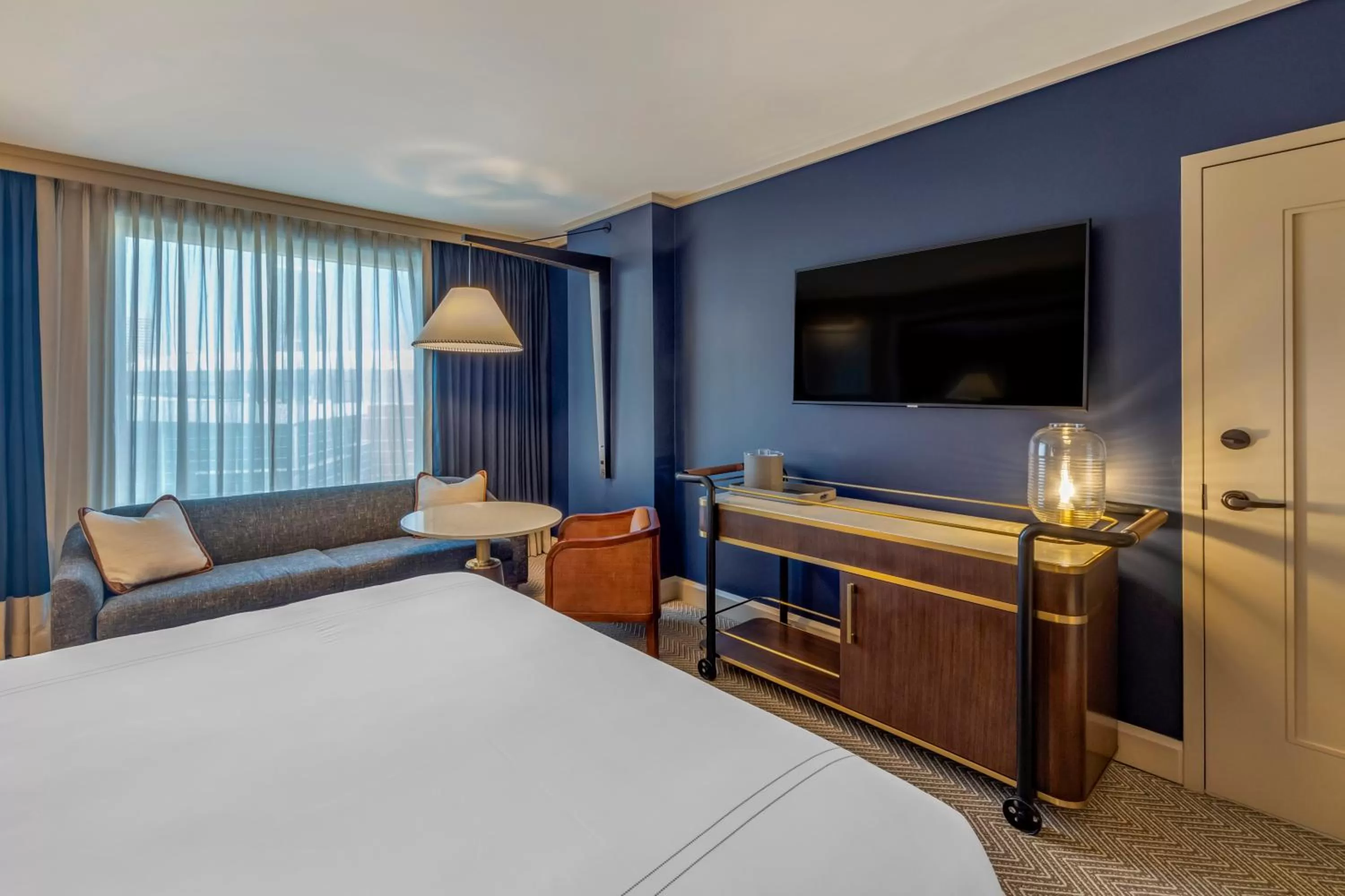 Deluxe Room 1 King Bed in Omni Oklahoma City Hotel