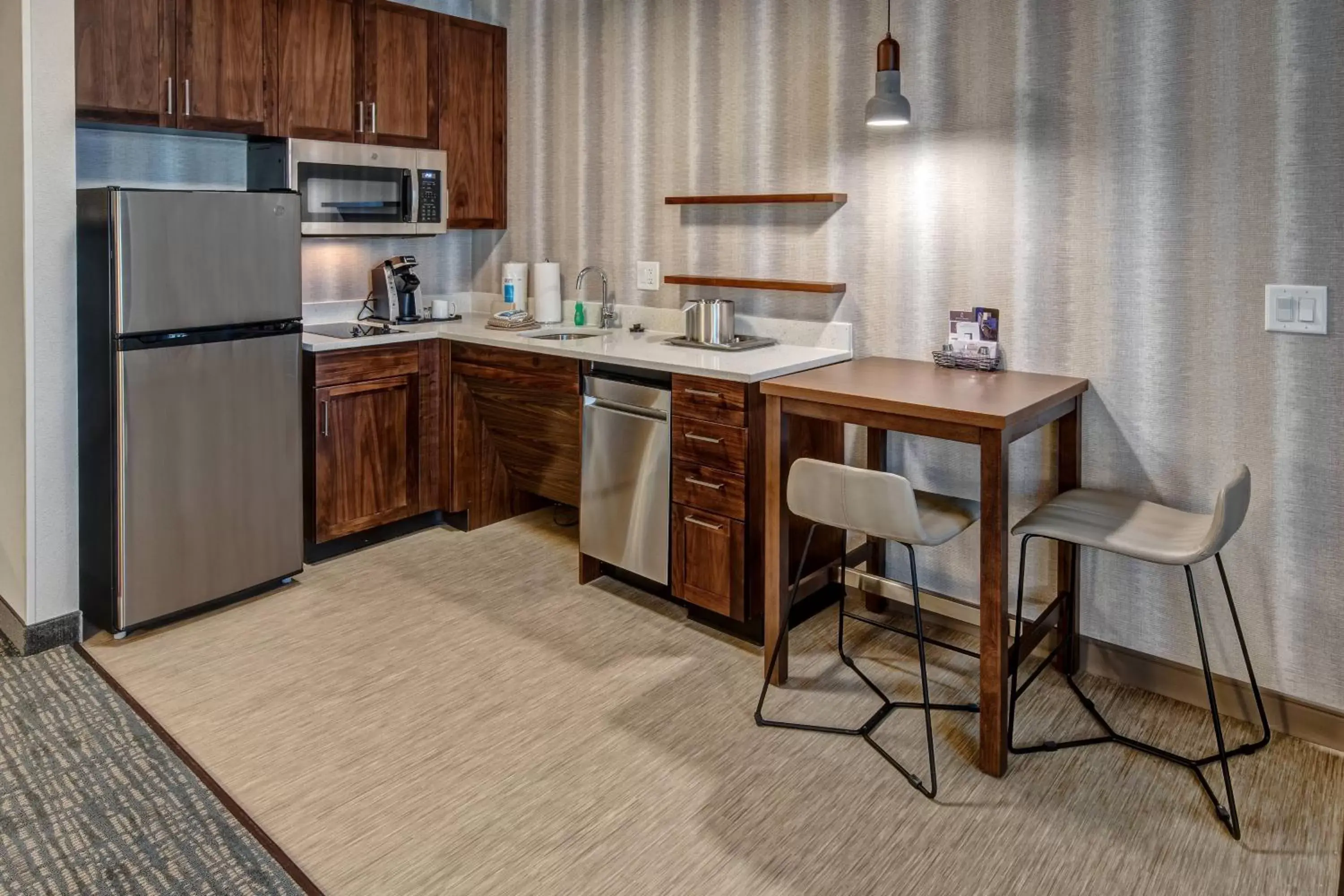 Bedroom, Kitchen/Kitchenette in Residence Inn by Marriott Nashville Green Hills