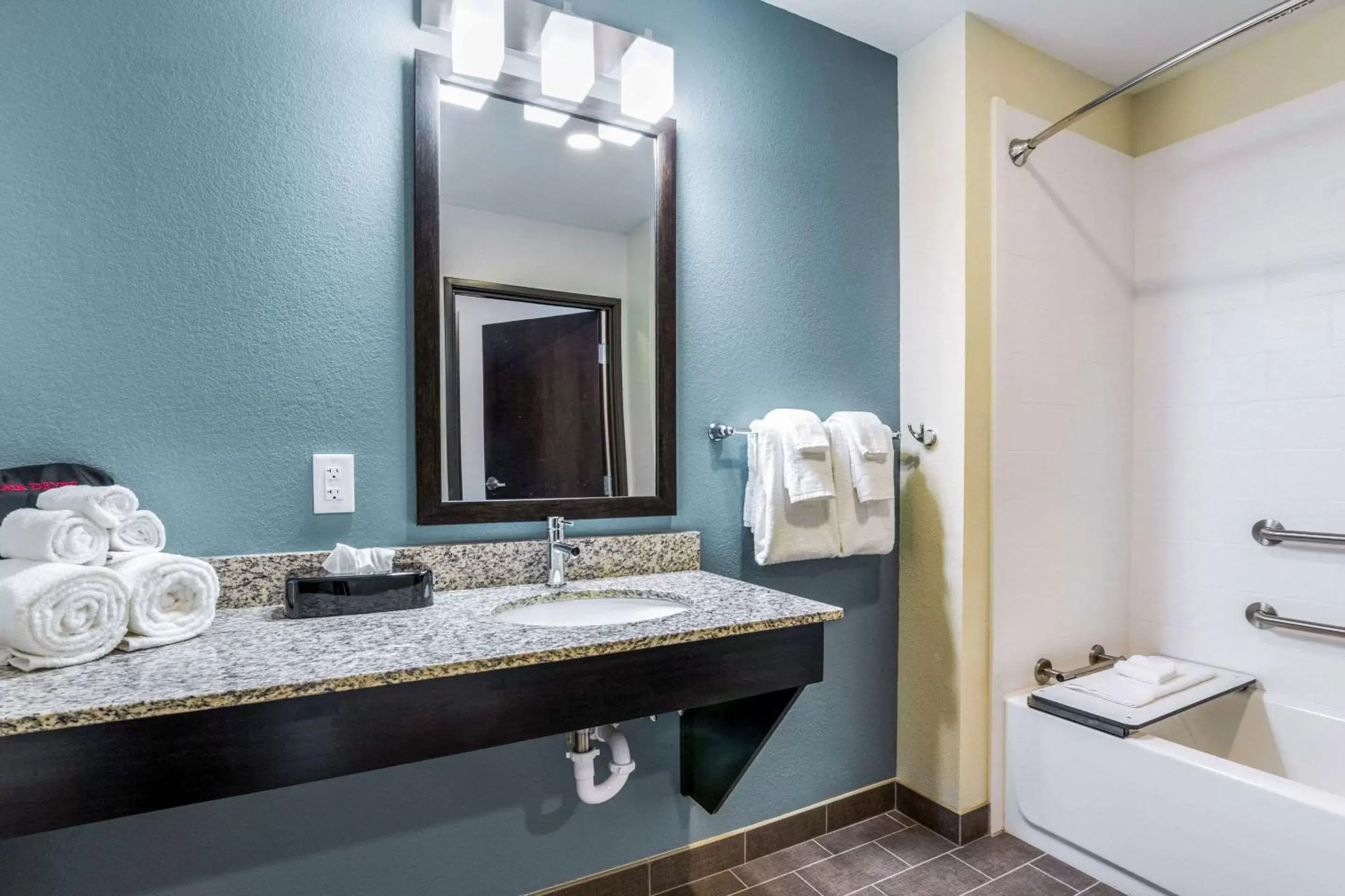 Bathroom in Sleep Inn Winfield - Teays Valley