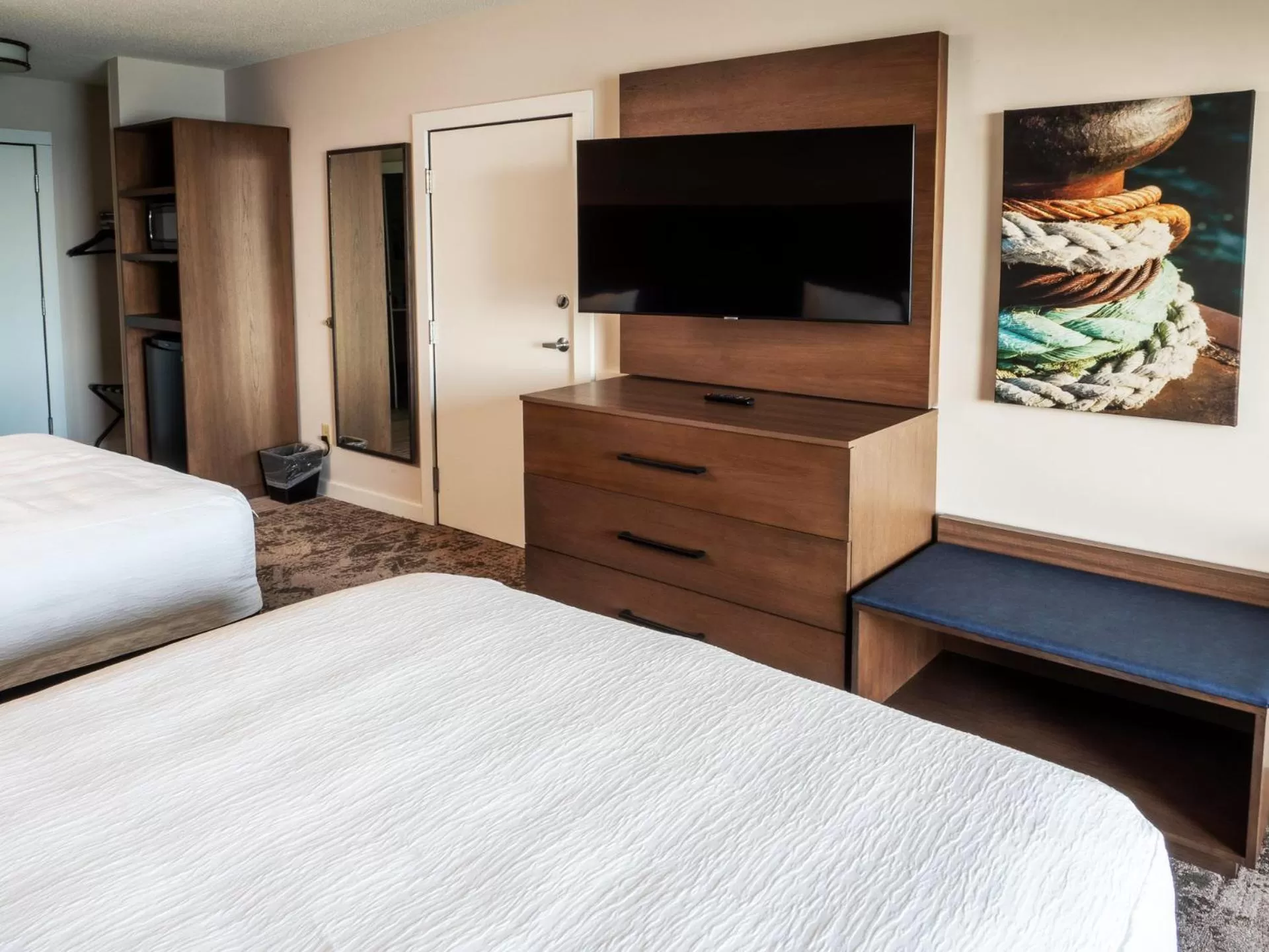 TV and multimedia, TV/Entertainment Center in Grand Superior Lodge