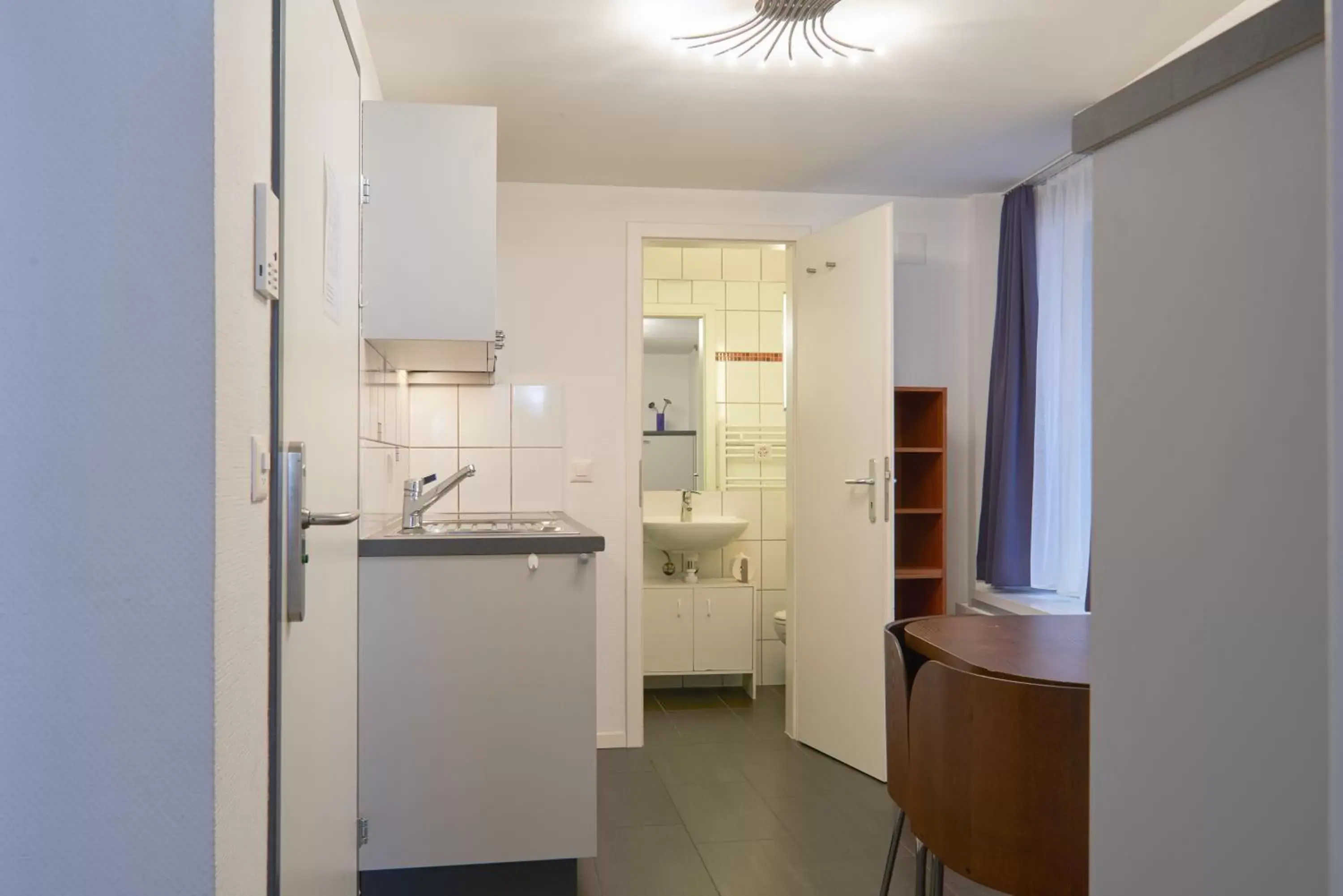 Bathroom, Kitchen/Kitchenette in Aparthotel Hine Adon Fribourg