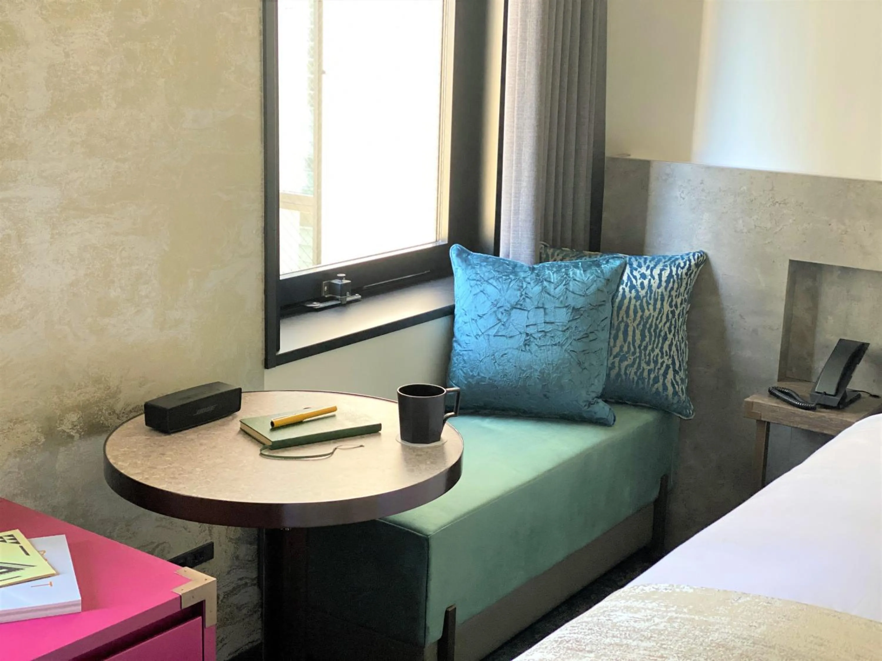 Photo of the whole room, Bed in the b ginza