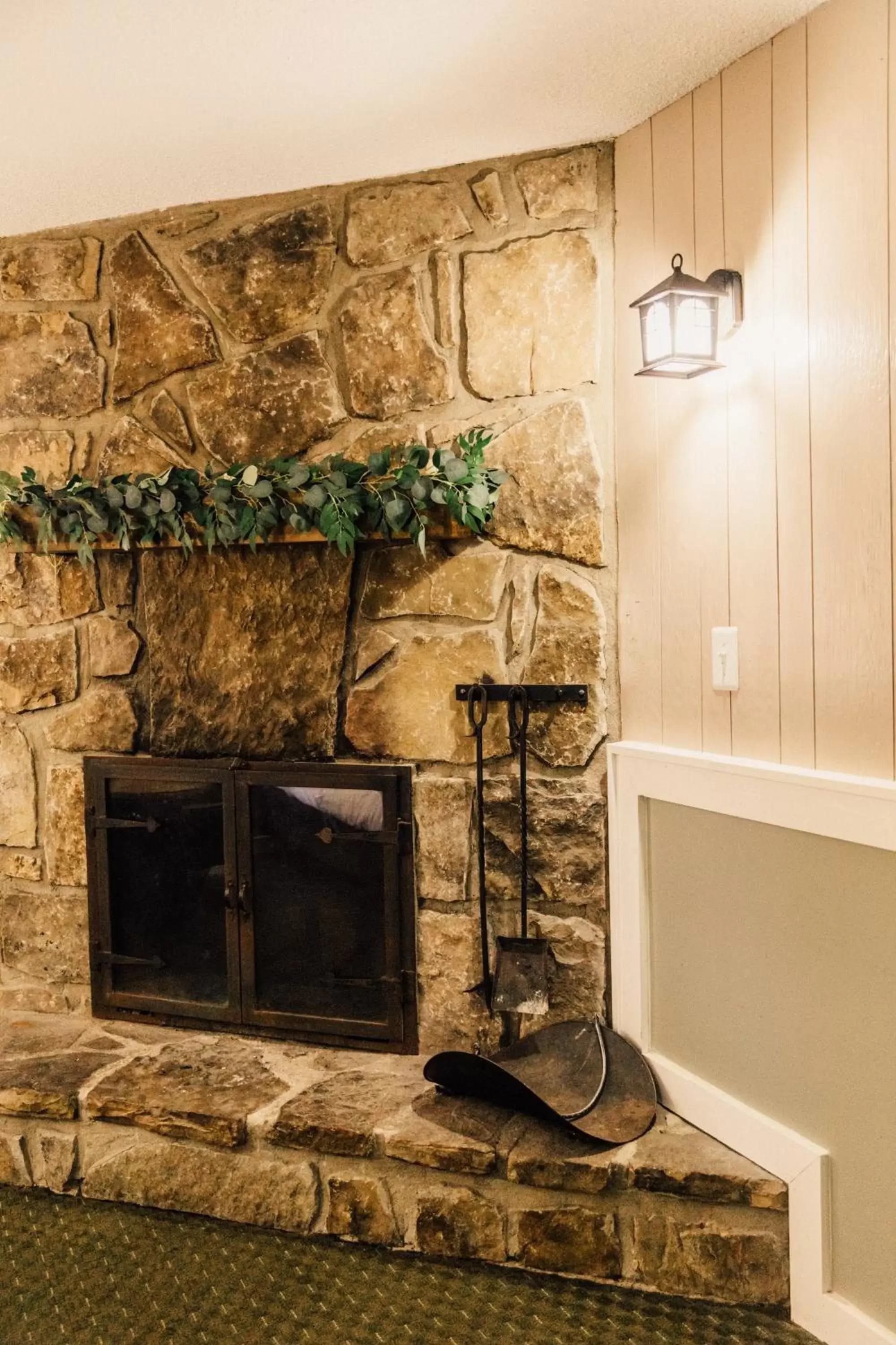 Photo of the whole room, Kitchen/Kitchenette in Brookside Lodge