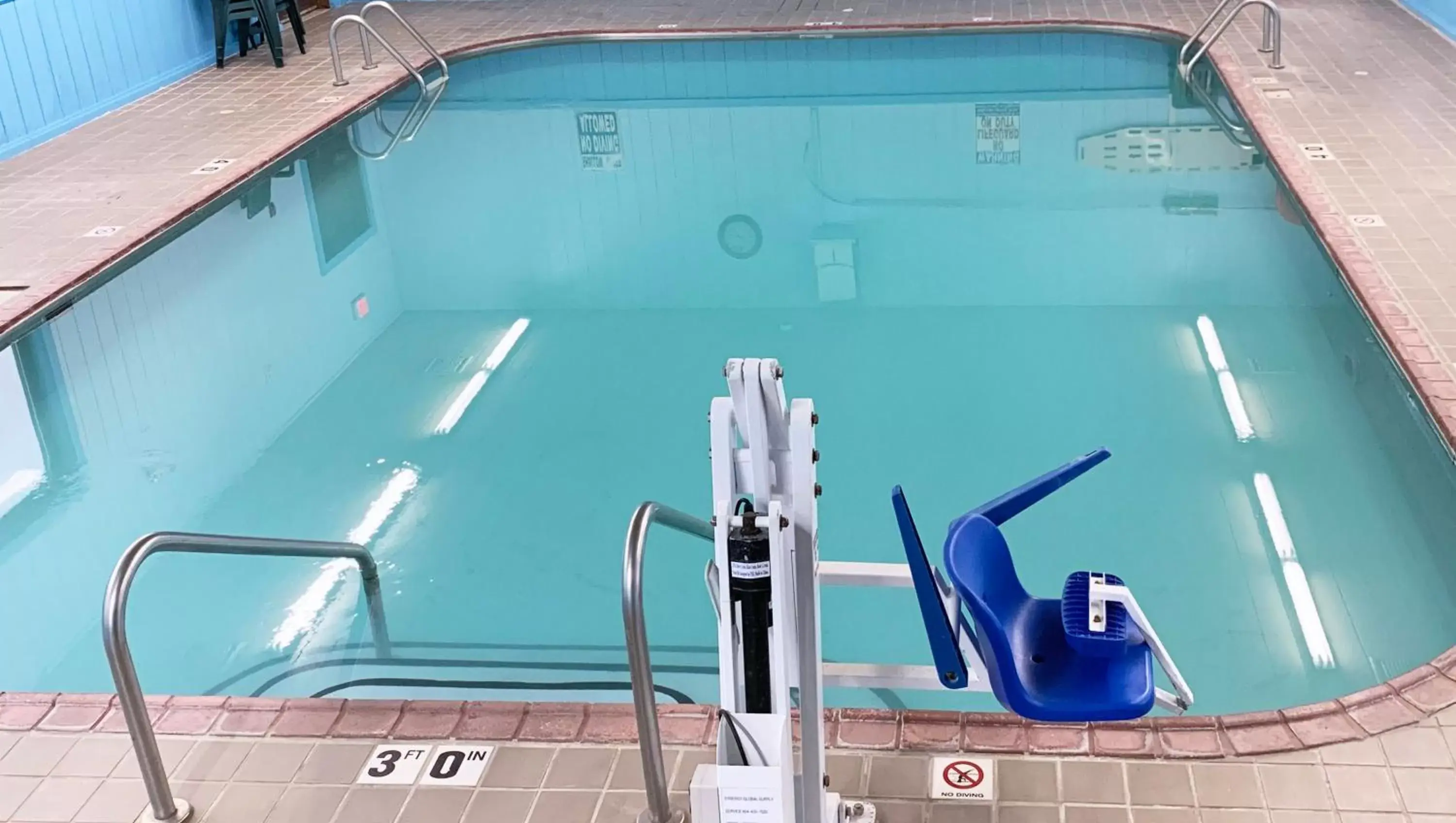 Swimming pool in Magnuson Hotel Country Inn