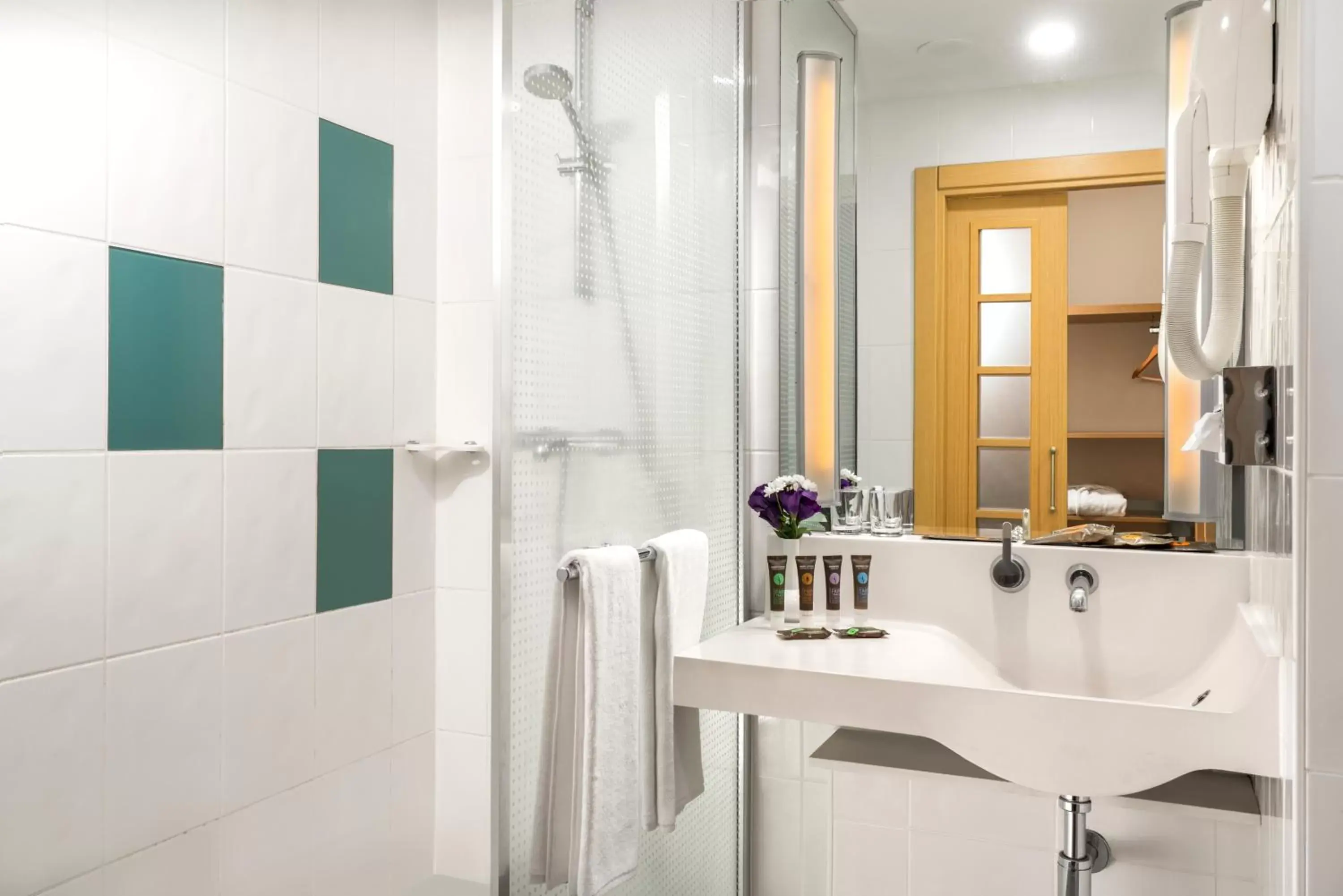 Shower, Bathroom in Novotel Kayseri