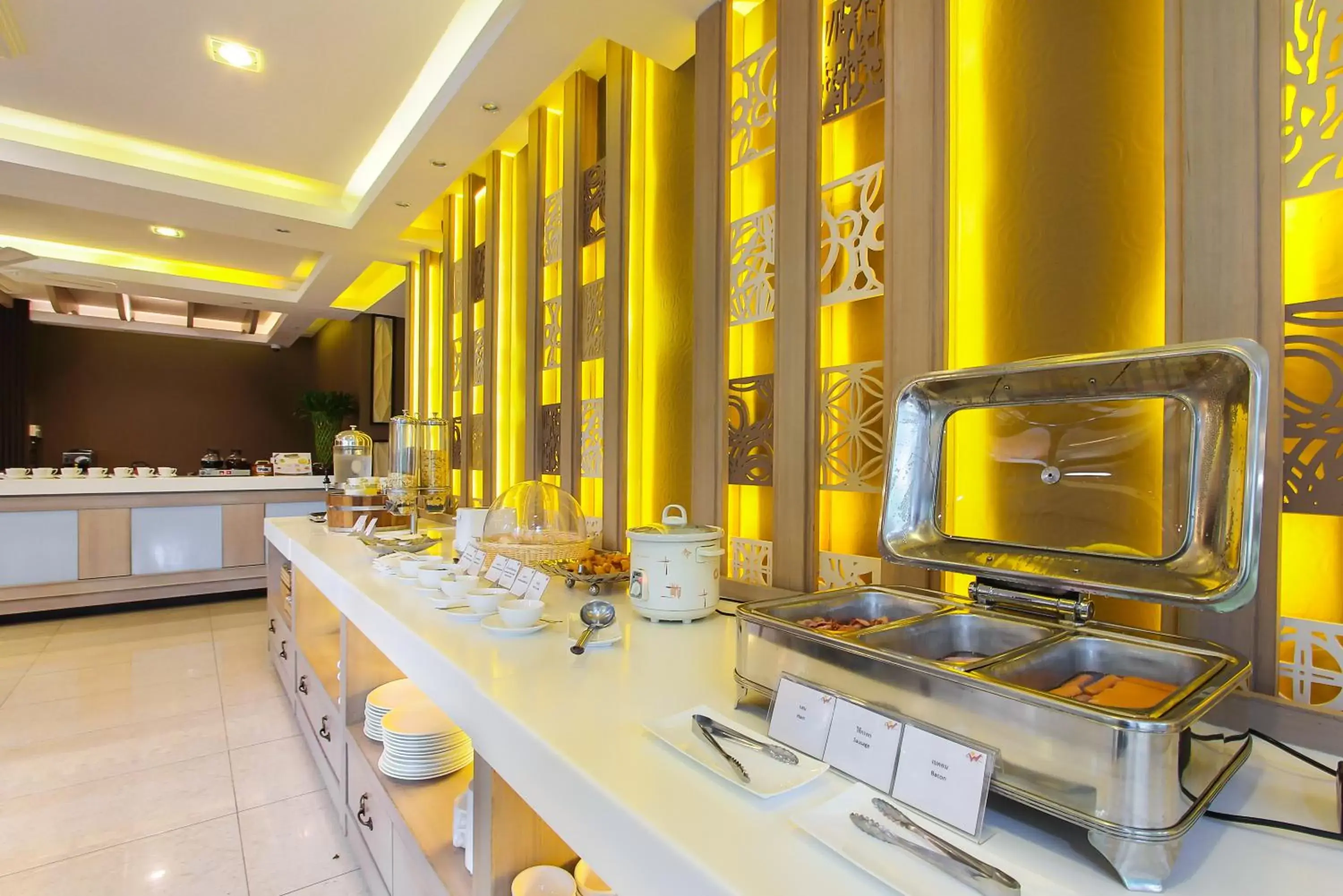 Restaurant/places to eat, Kitchen/Kitchenette in Rimnaam Klangchan Hotel - SHA Plus