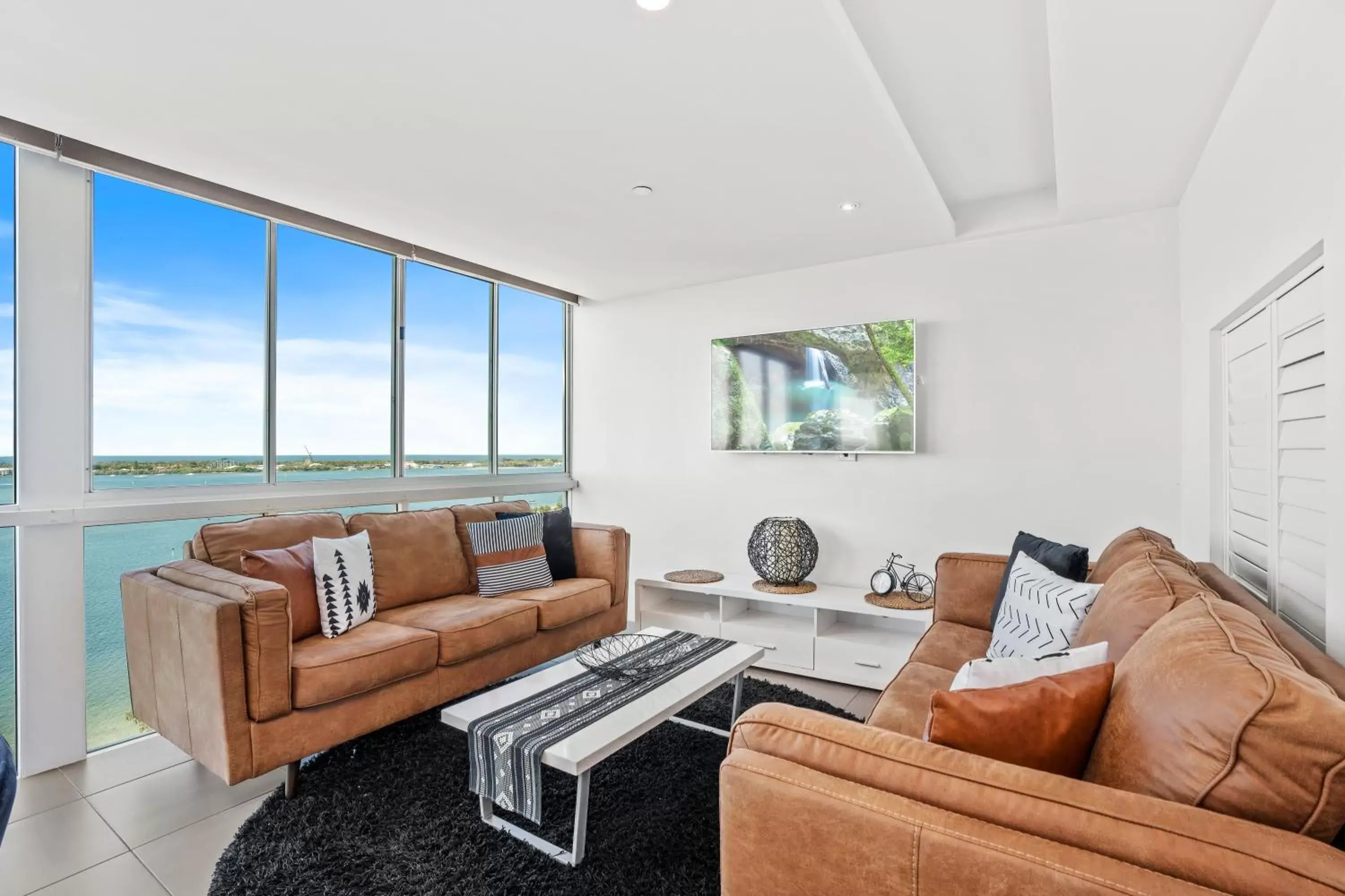 Living room, Seating Area in Crystal Bay On The Broadwater