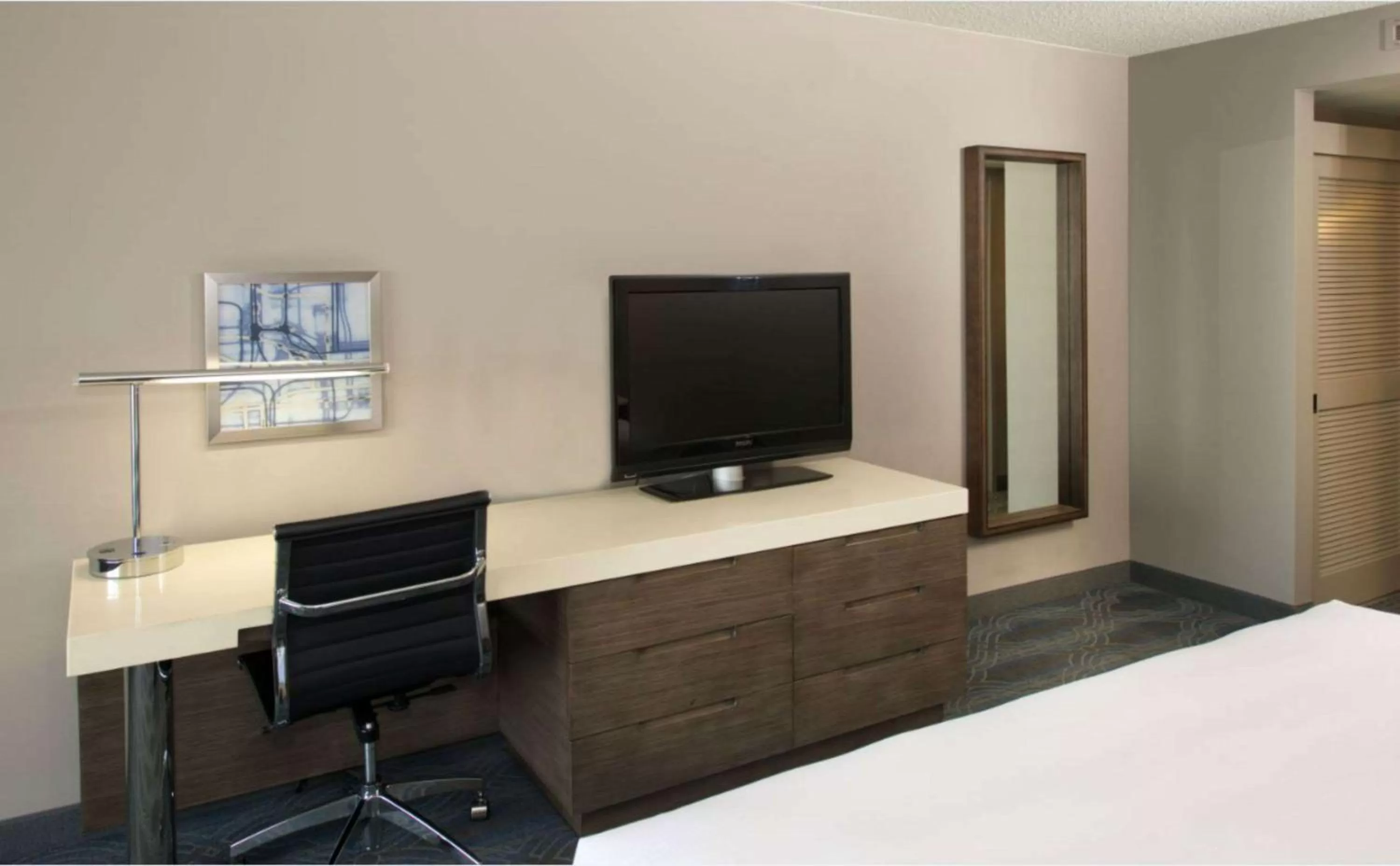 Deluxe Double Room with Two Double Beds - Disability Access/Bath Tub in DoubleTree by Hilton Bloomington Minneapolis South