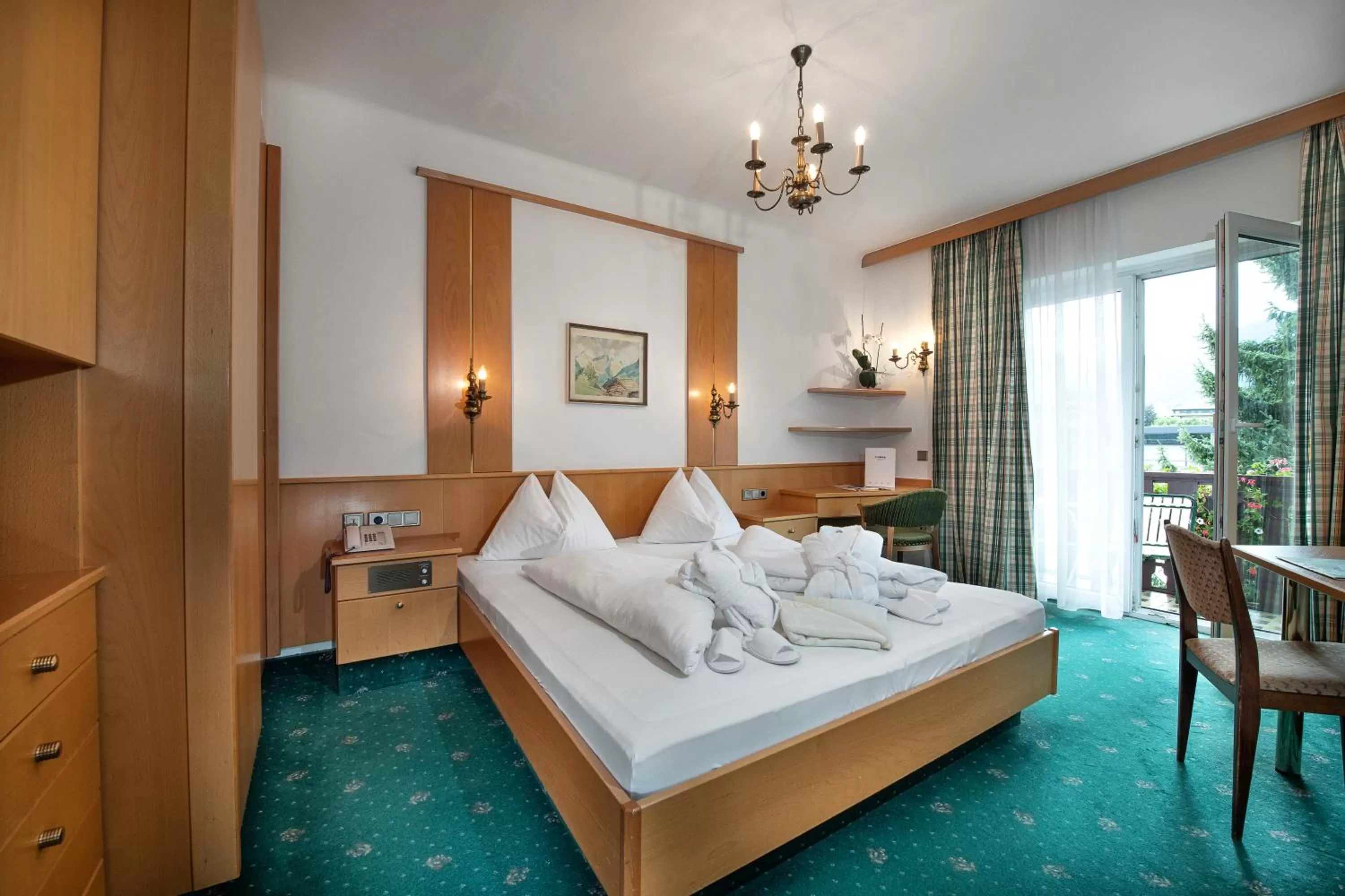 View (from property/room), Bed in Hotel Alpina - Thermenhotels Gastein