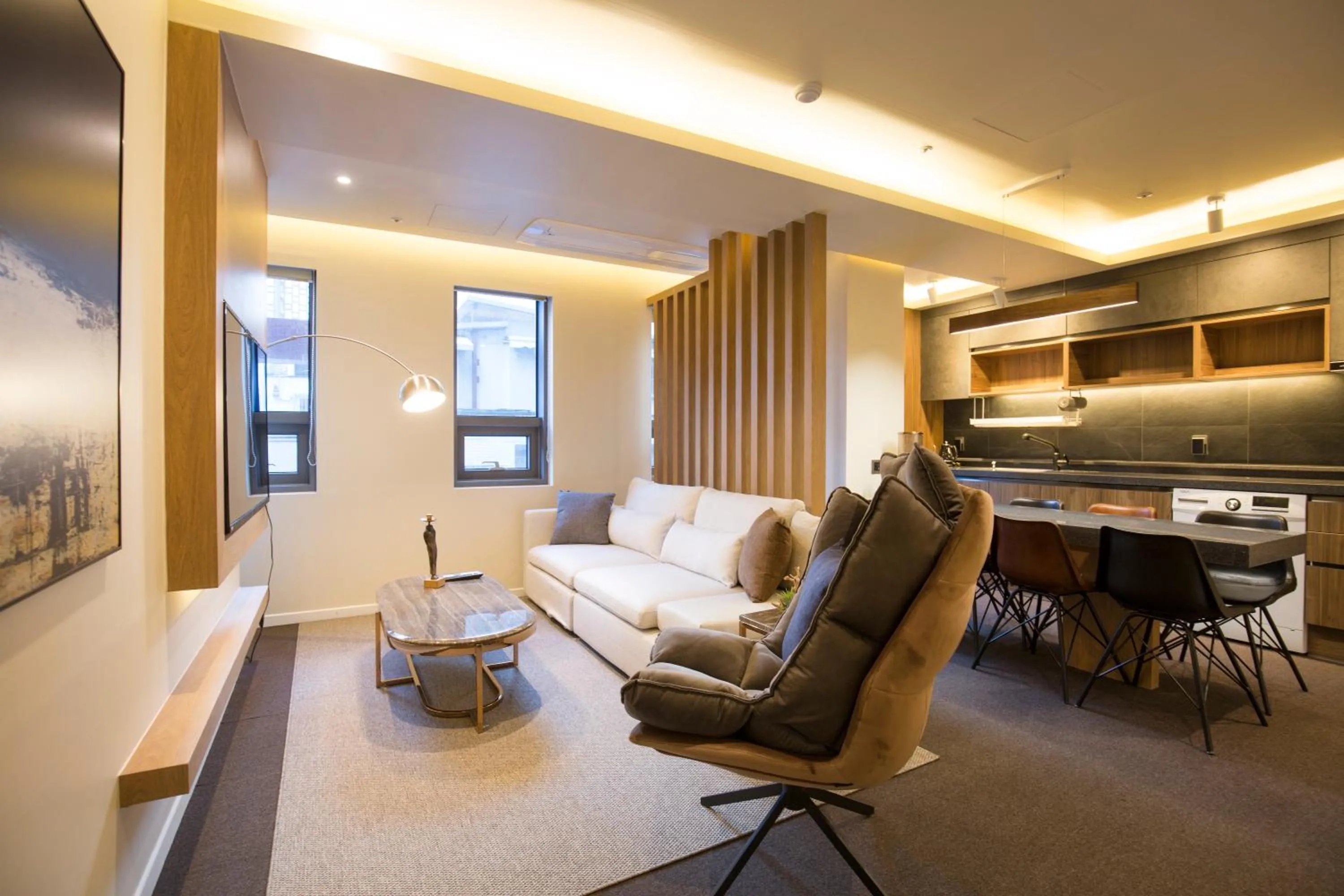 Living room, Seating Area in UH Suite The Jongno
