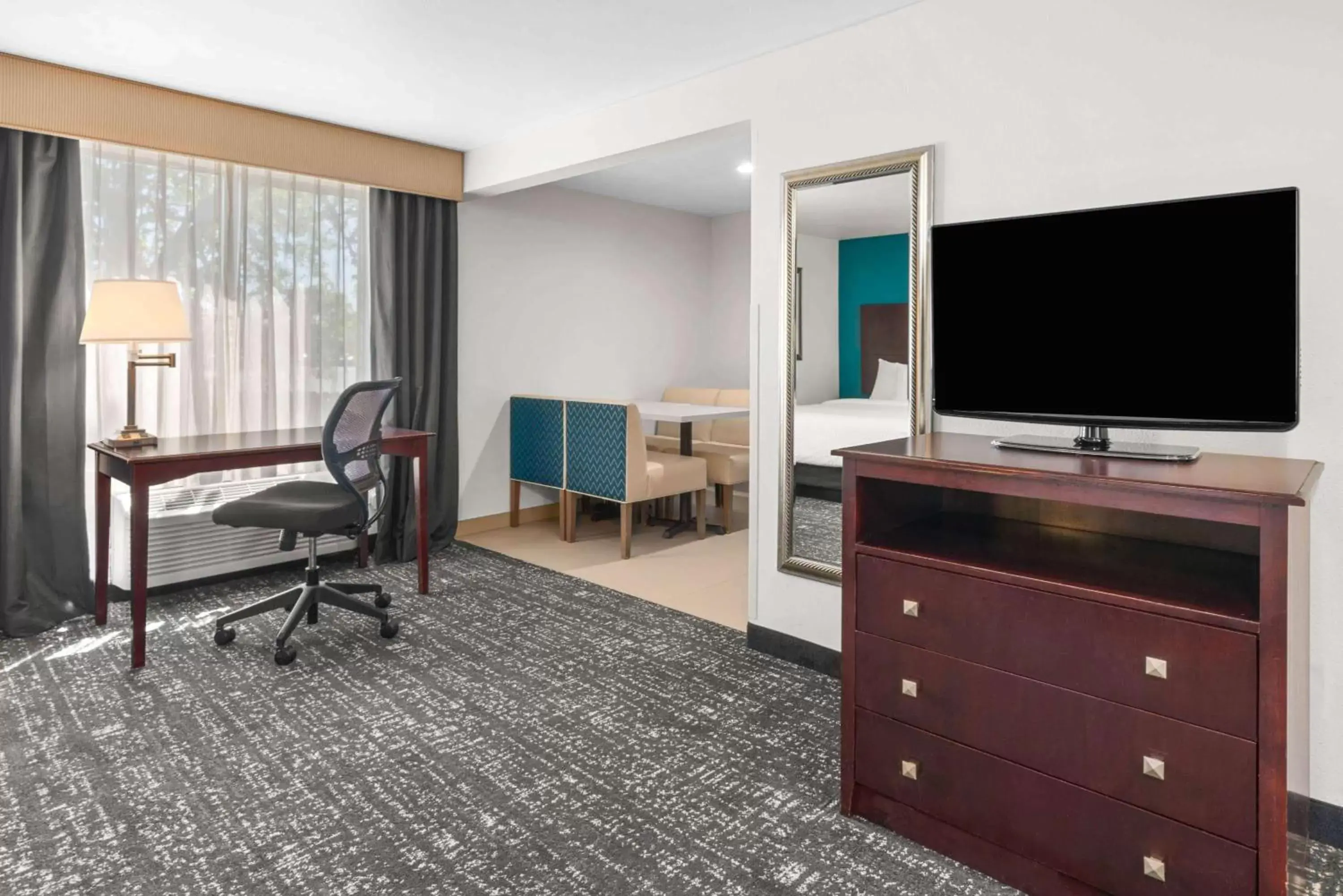 Photo of the whole room in La Quinta by Wyndham Portland NW Photo of the whole room in La Quinta by Wyndham Portland NW