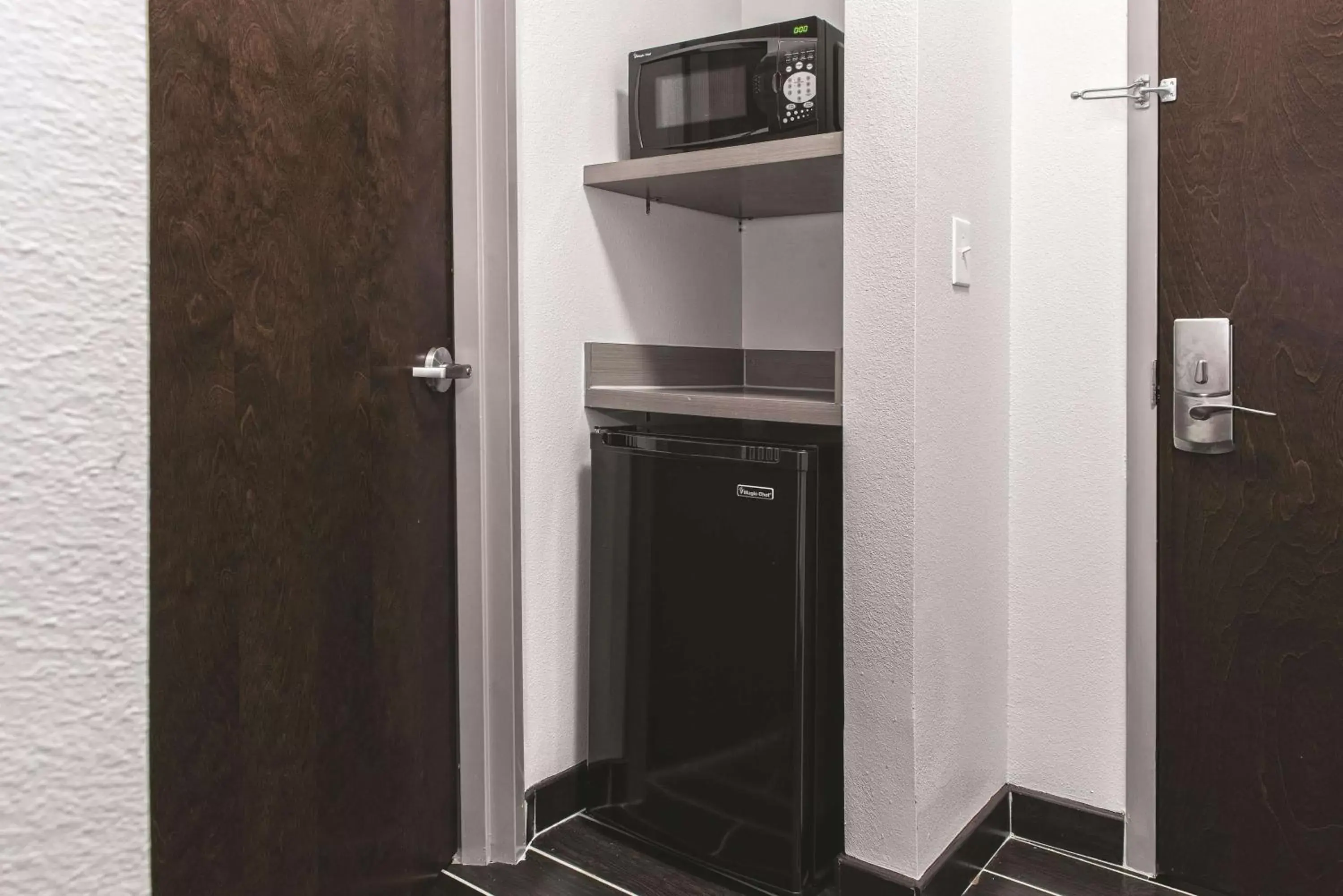 Photo of the whole room in La Quinta by Wyndham San Antonio by Frost Bank Center Photo of the whole room in La Quinta by Wyndham San Antonio by Frost Bank Center