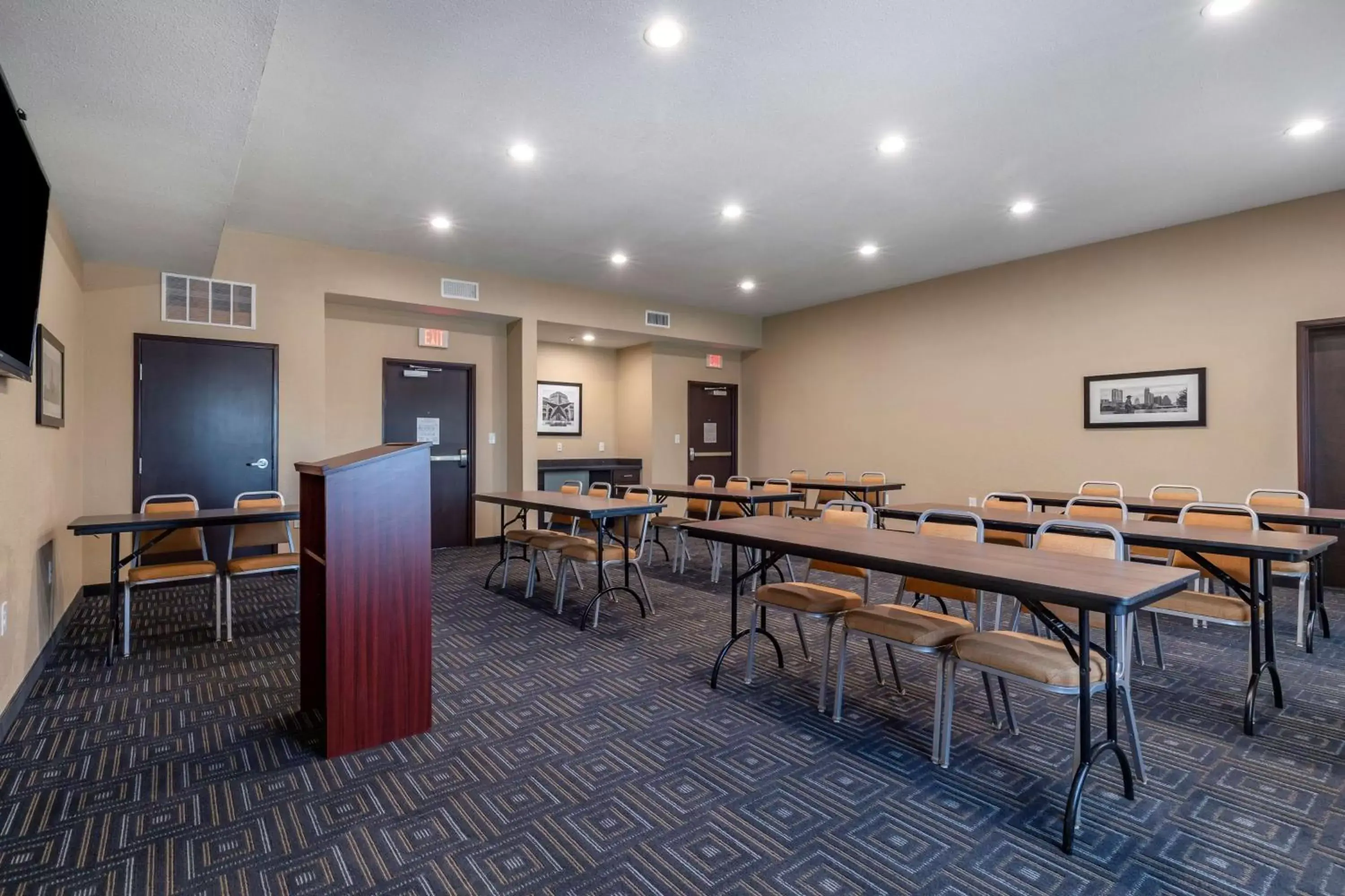Meeting/conference room, Restaurant/Places to Eat in Best Western Plus Big Lake Inn