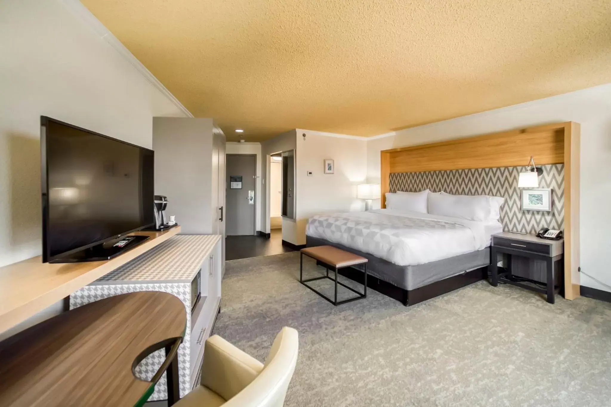 Photo of the whole room, Bed in Holiday Inn Mobile Downtown Historic District by IHG Photo of the whole room, Bed in Holiday Inn Mobile Downtown Historic District by IHG