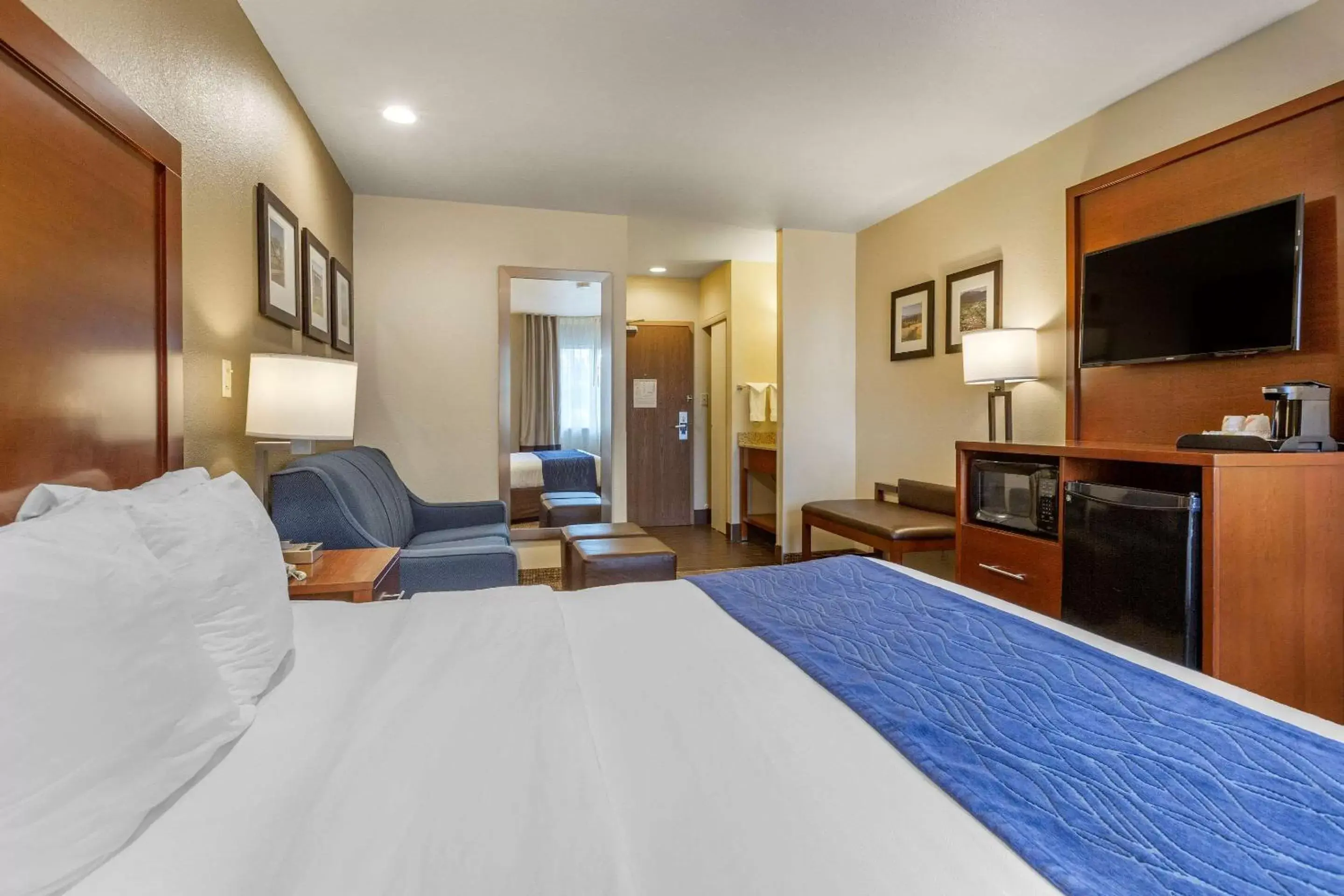 Photo of the whole room, Bed in Comfort Inn I-17 & I-40 Flagstaff