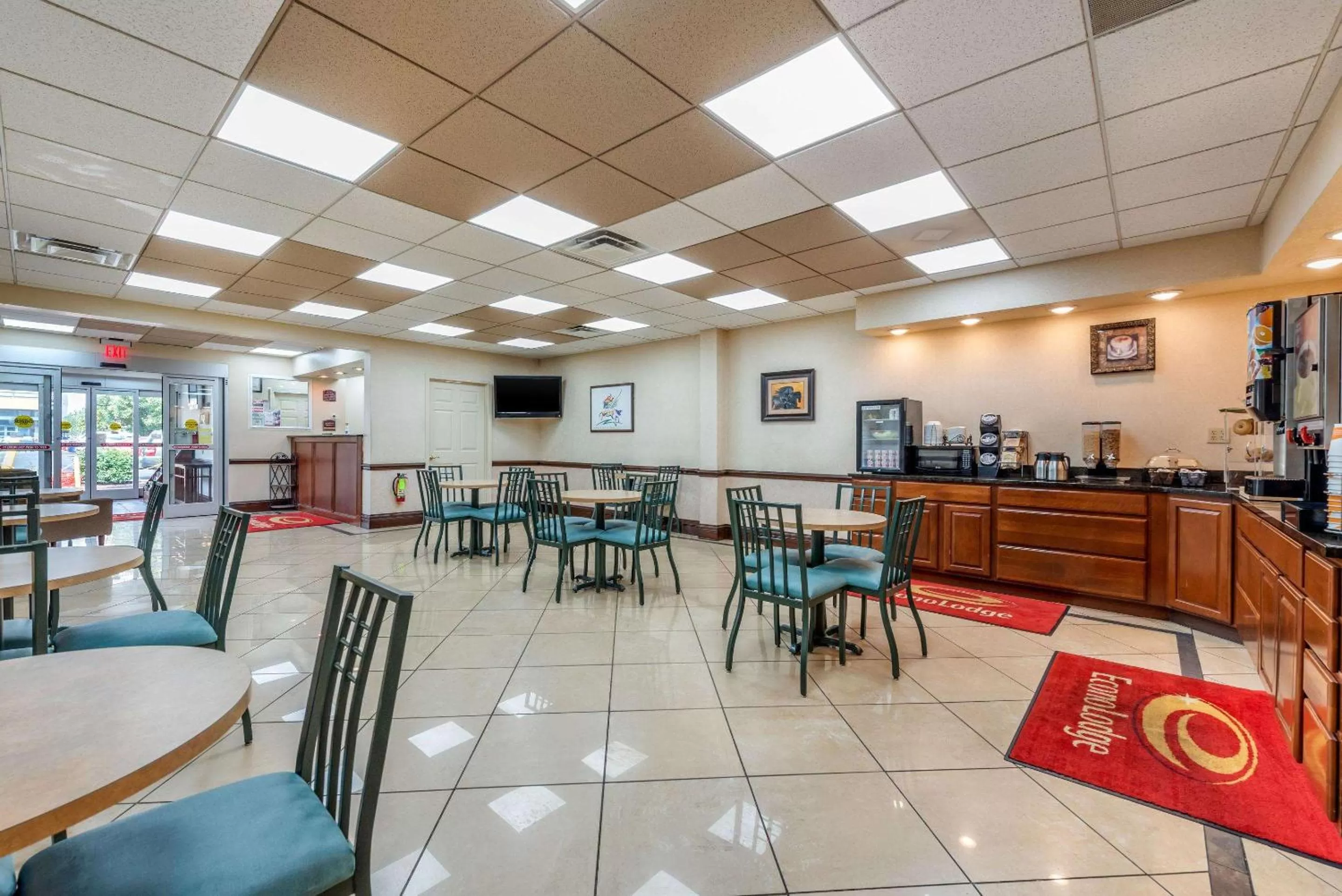 Restaurant/places to eat in Econo Lodge Louisville Downtown