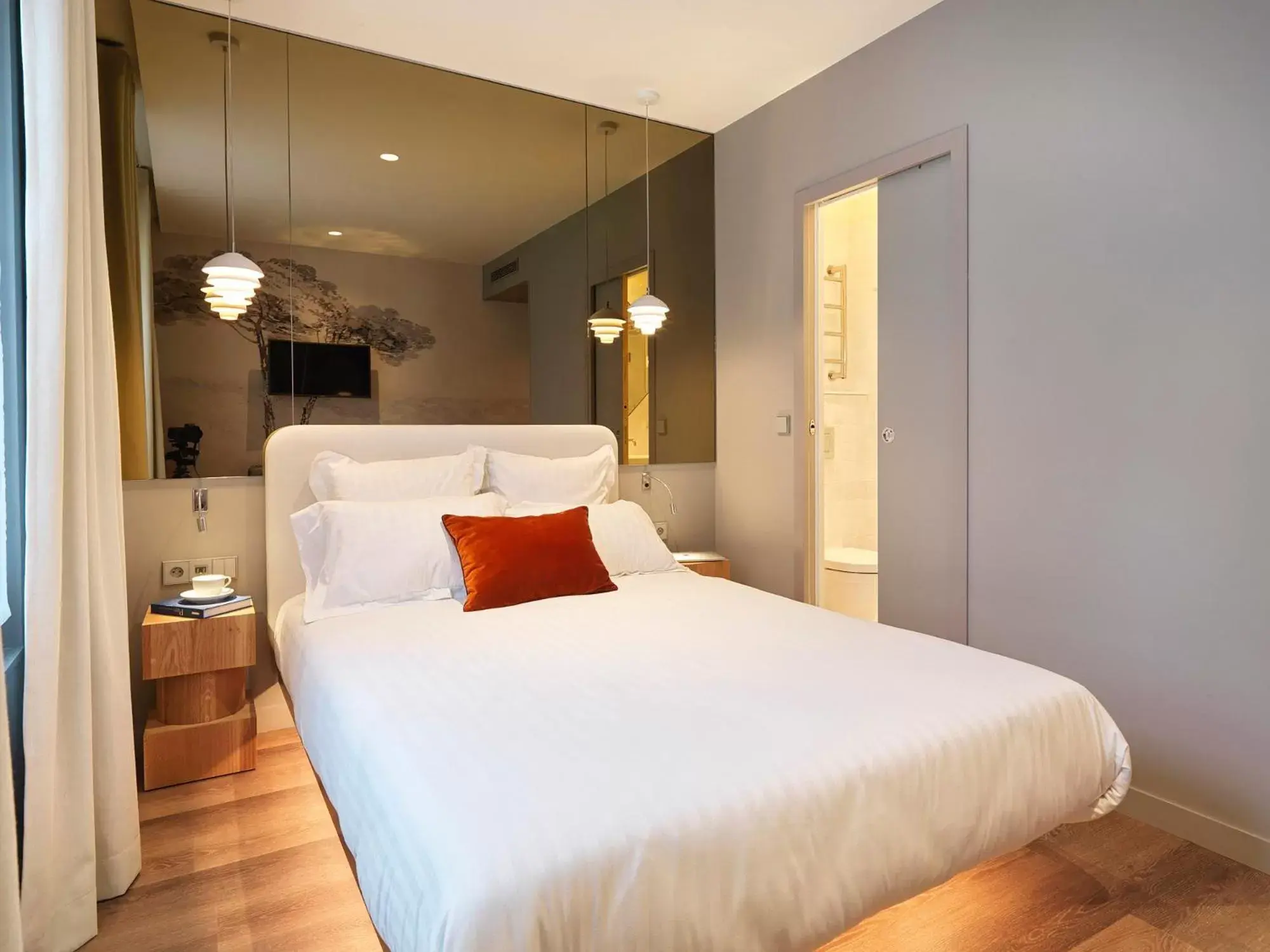 Bedroom, Bed in Le Katorze Hôtel