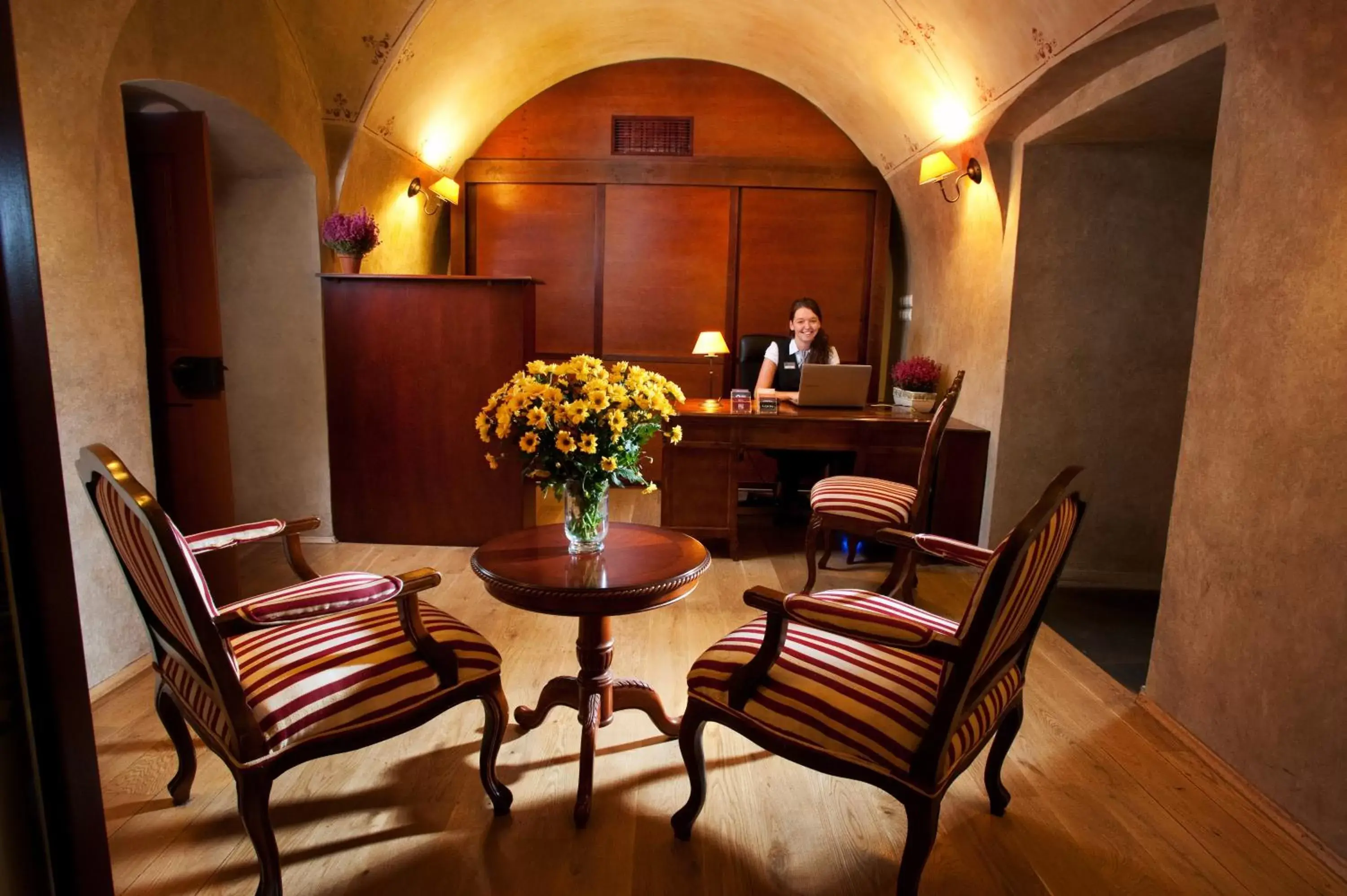 Lobby or reception in Hotel Santi Lobby or reception in Hotel Santi