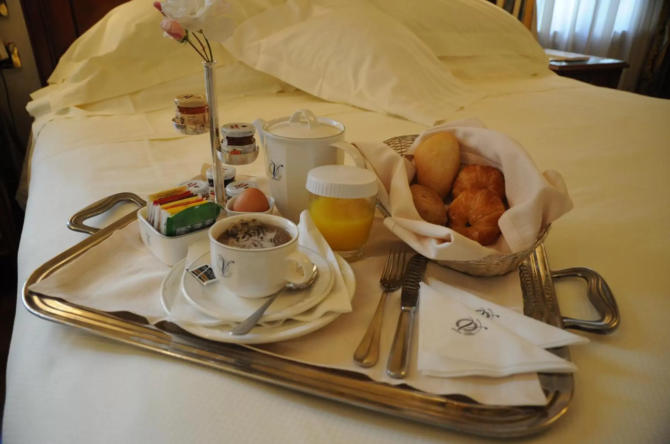 Continental breakfast in Grand Visconti Palace