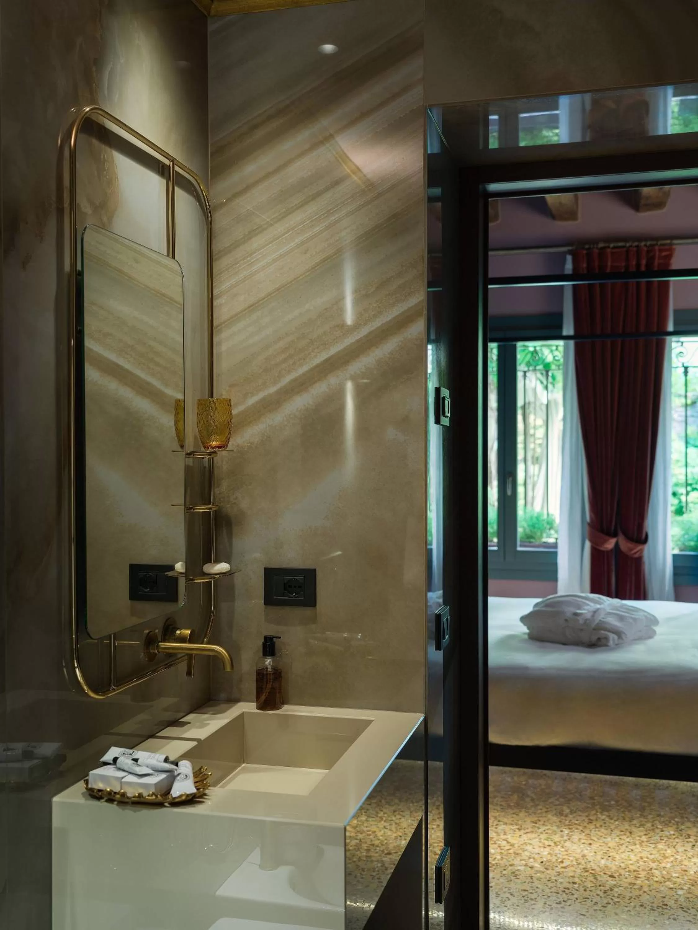 Bathroom, Bed in Madama Garden Retreat