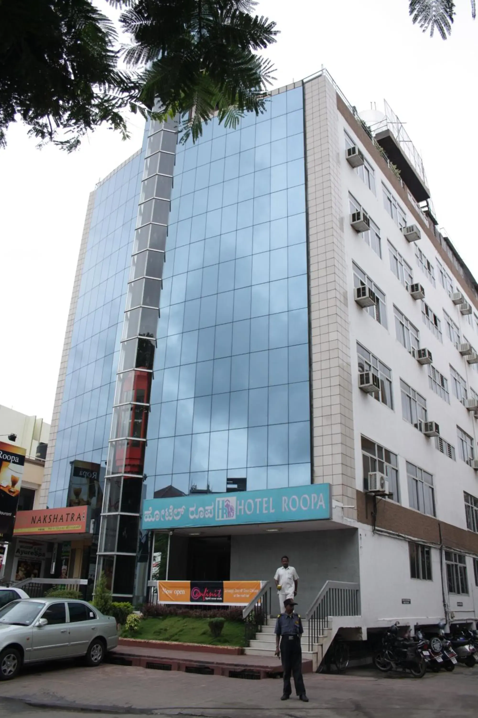 Facade/entrance, Property Building in Hotel Roopa