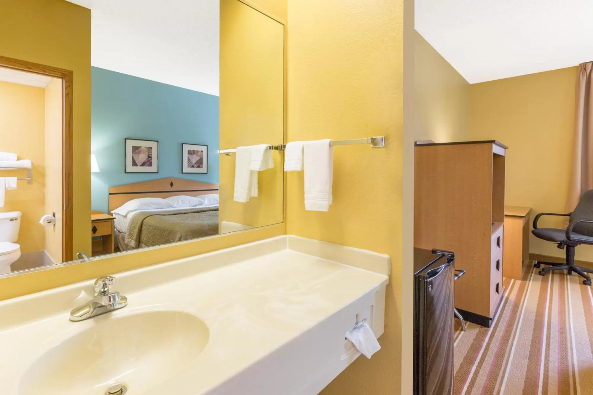 Bed in Super 8 by Wyndham Clarinda