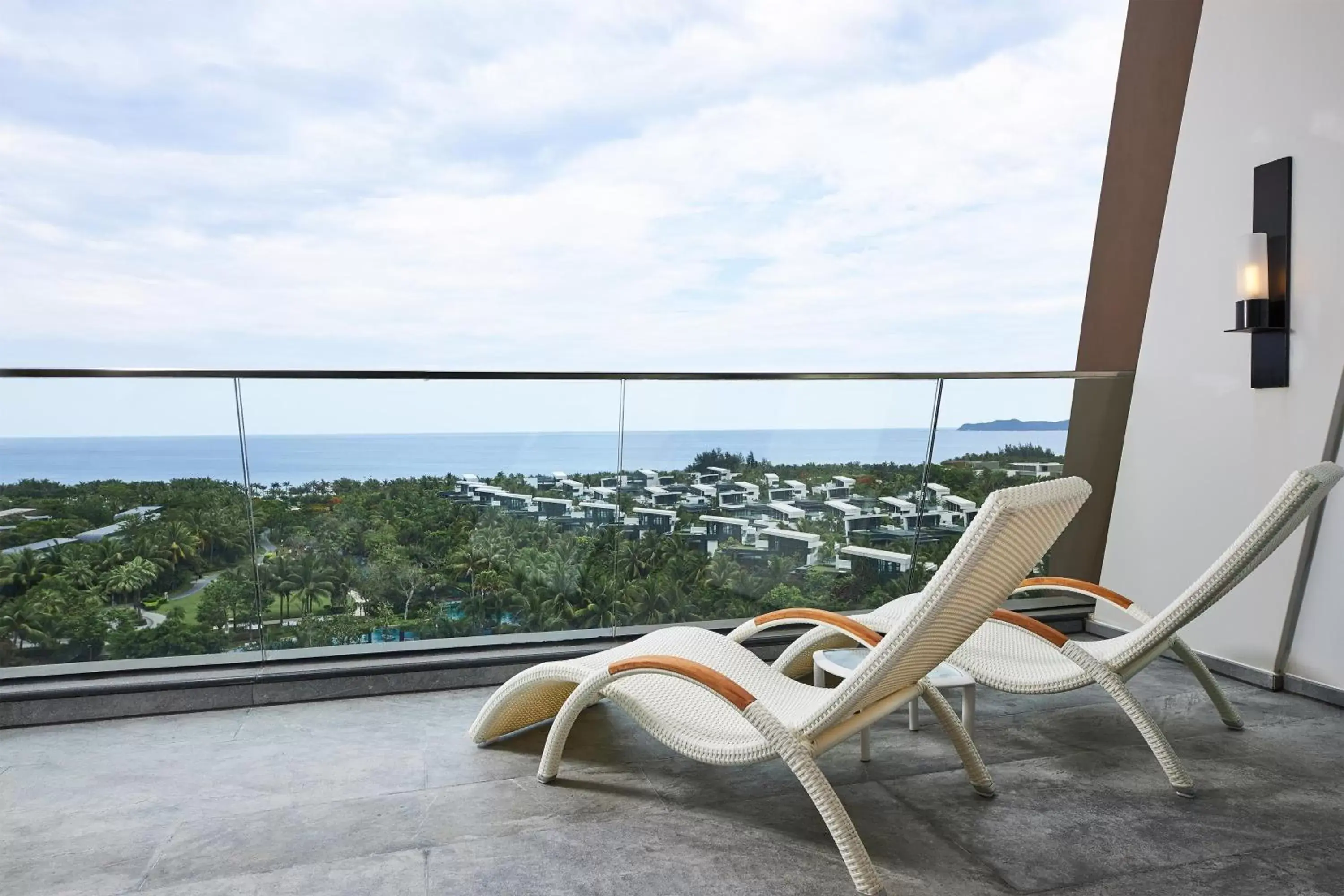 Photo of the whole room, Balcony/Terrace in The Westin Sanya Haitang Bay Resort