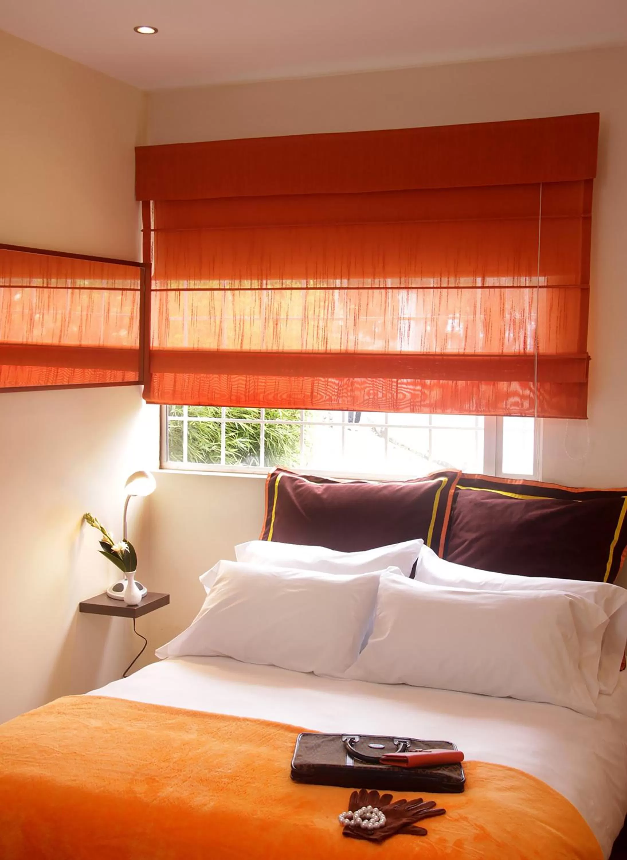 Photo of the whole room, Bed in 6 Suites Hotel