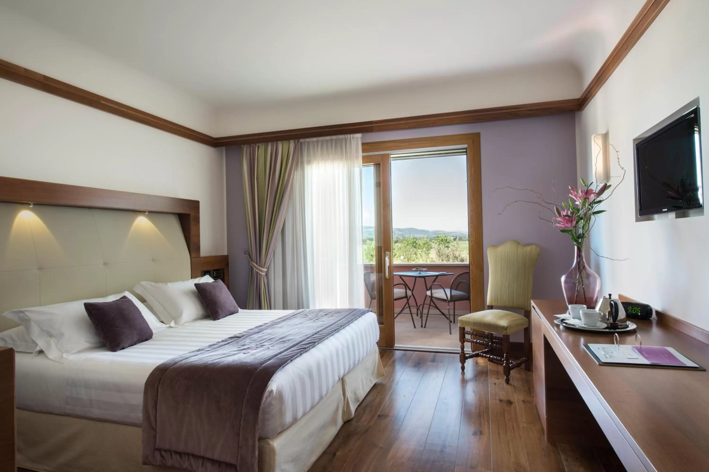 View (from property/room), Bed in Valle di Assisi Hotel & Spa