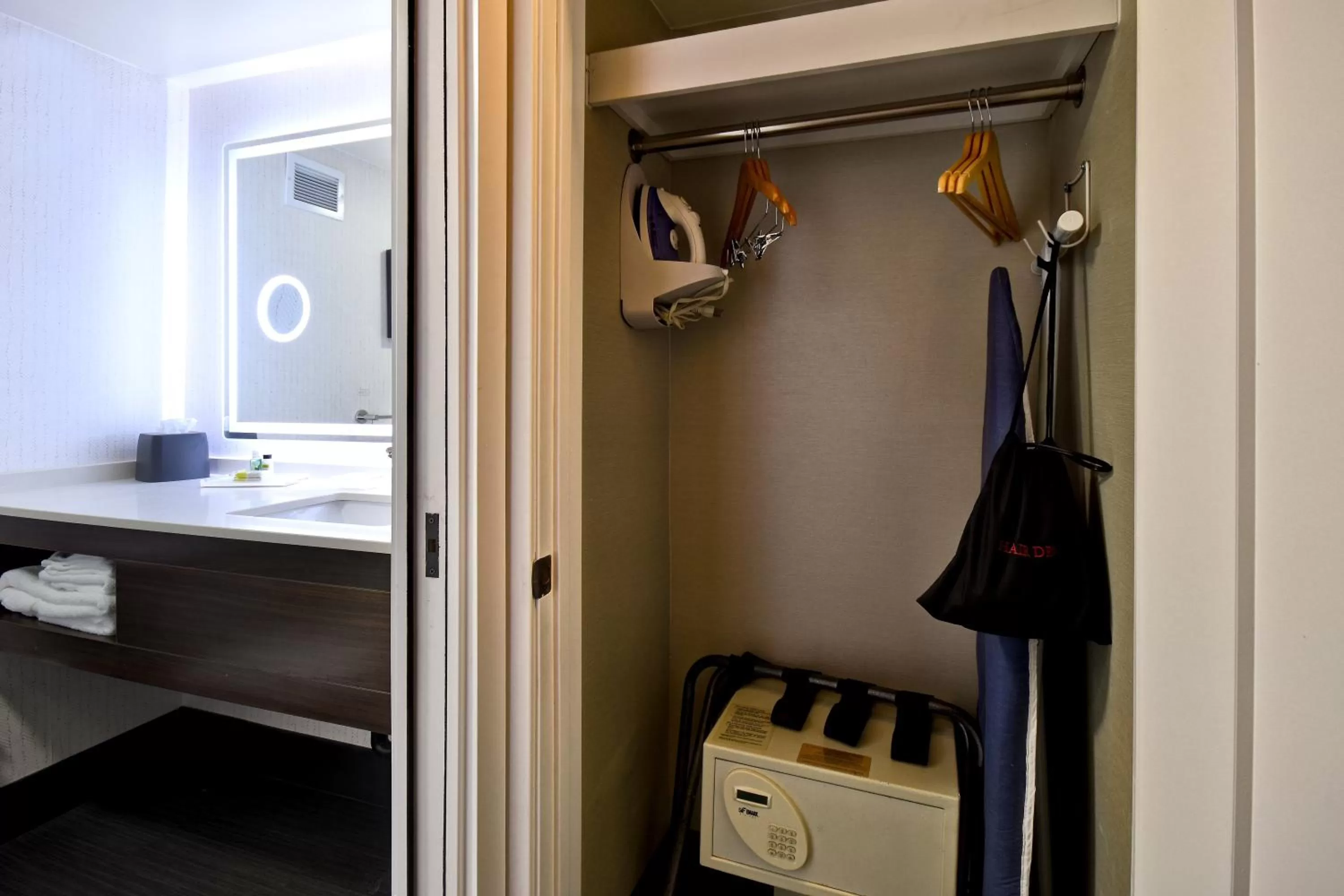 Photo of the whole room in Holiday Inn Philadelphia-Cherry Hill by IHG