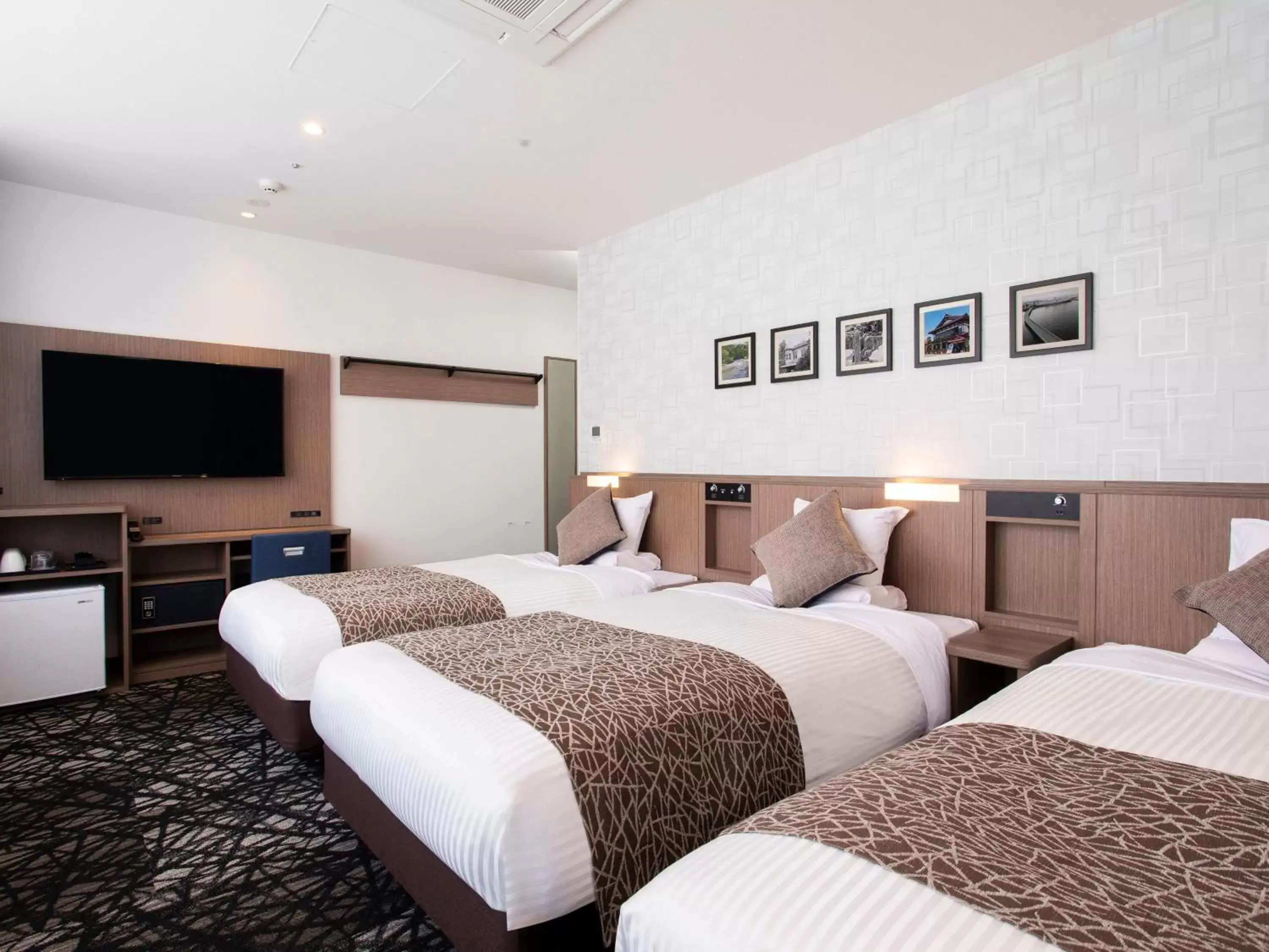 Photo of the whole room, Bed in HOTEL MYSTAYS Aomori Station