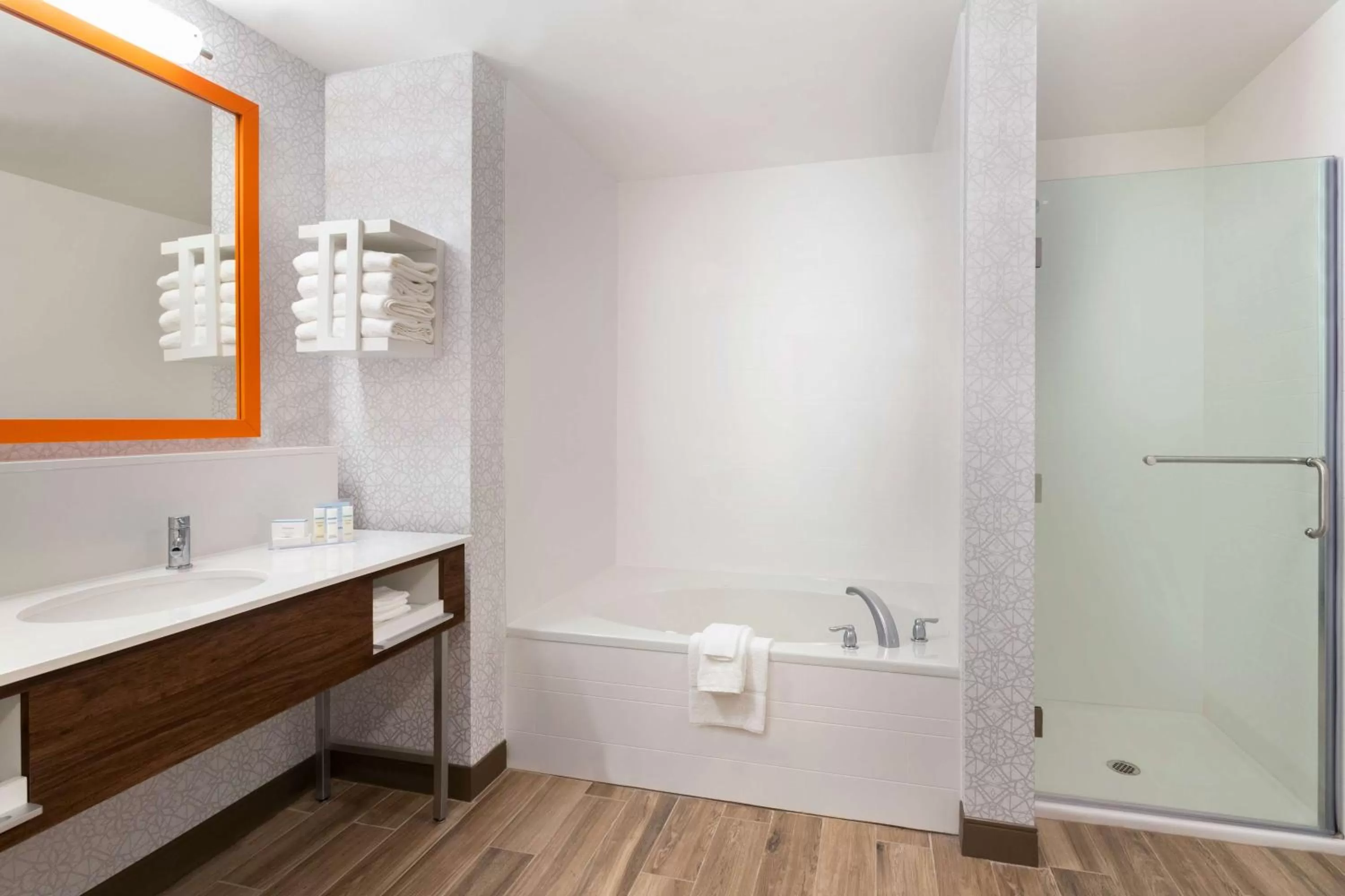 Bathroom in Hampton Inn St. Louis-Columbia