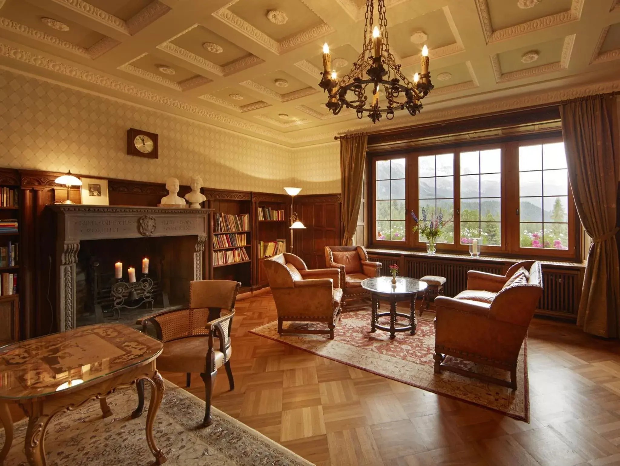 Library, Seating Area in Hotel Chesa Spuondas