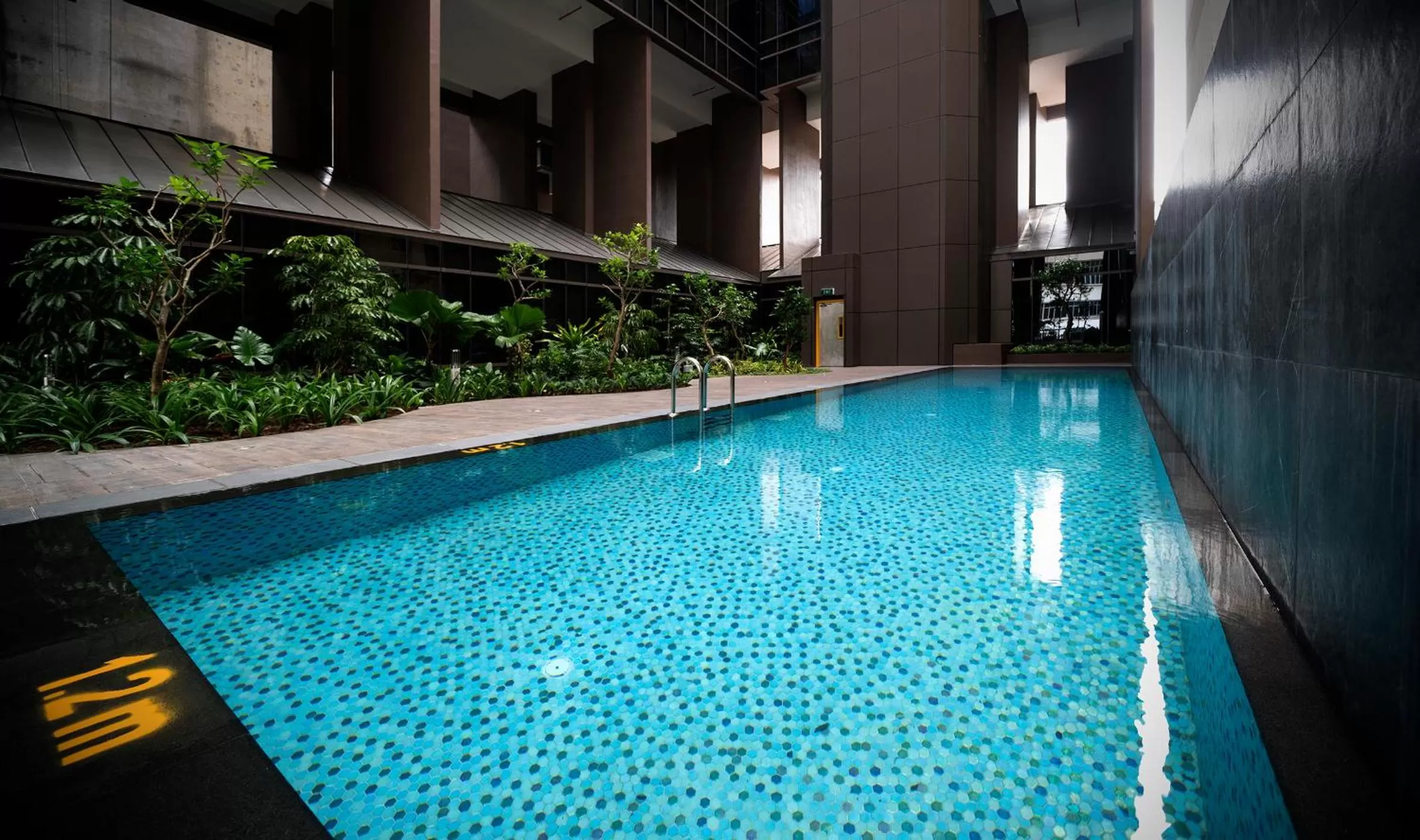 Swimming pool in Hotel Mi Bencoolen