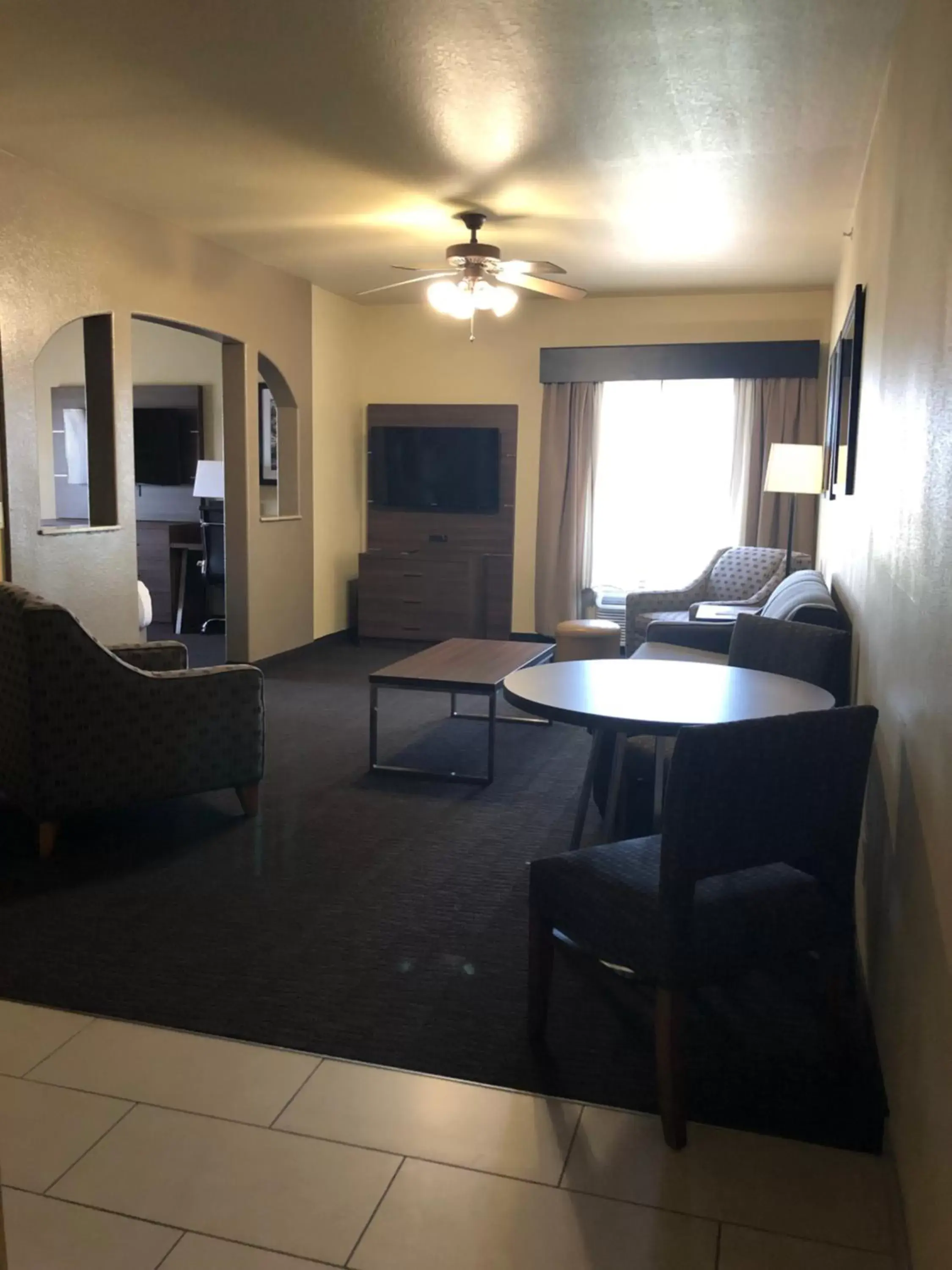 Seating Area in Best Western Plus Hill Country Suites - San Antonio