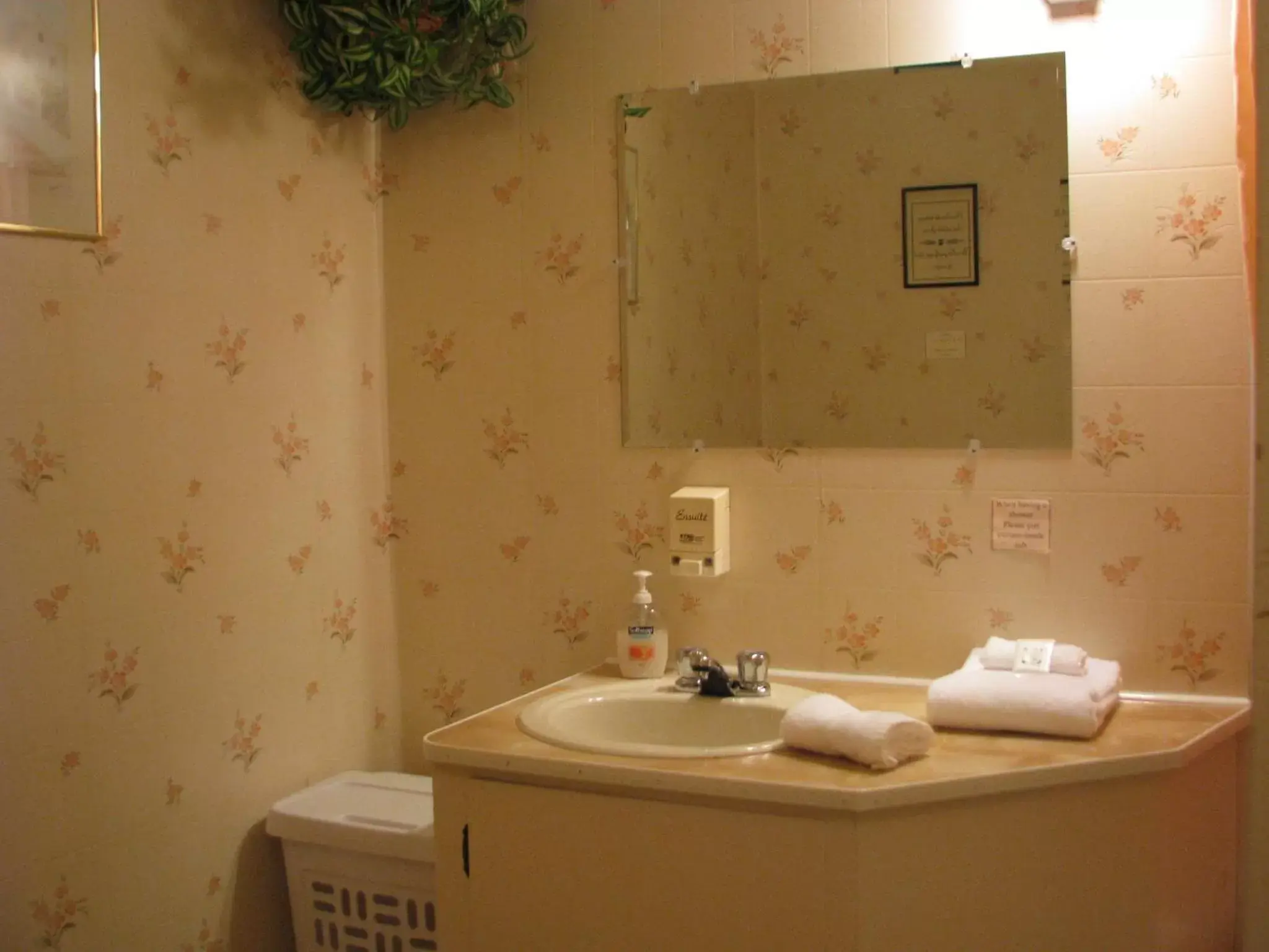 Bathroom in Bayside Inn