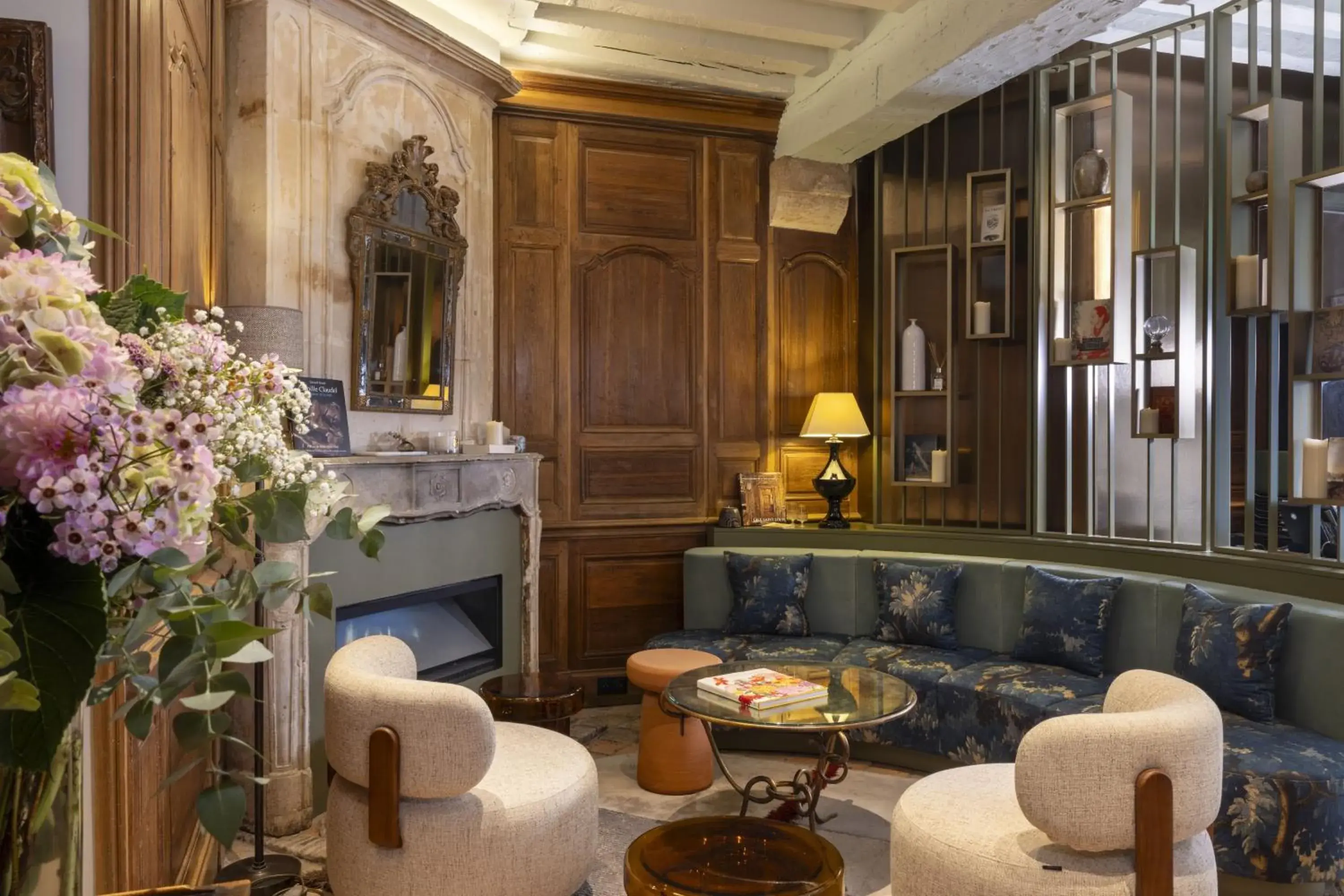 Living room, Lounge/Bar in Hotel De Lutece - Notre-Dame