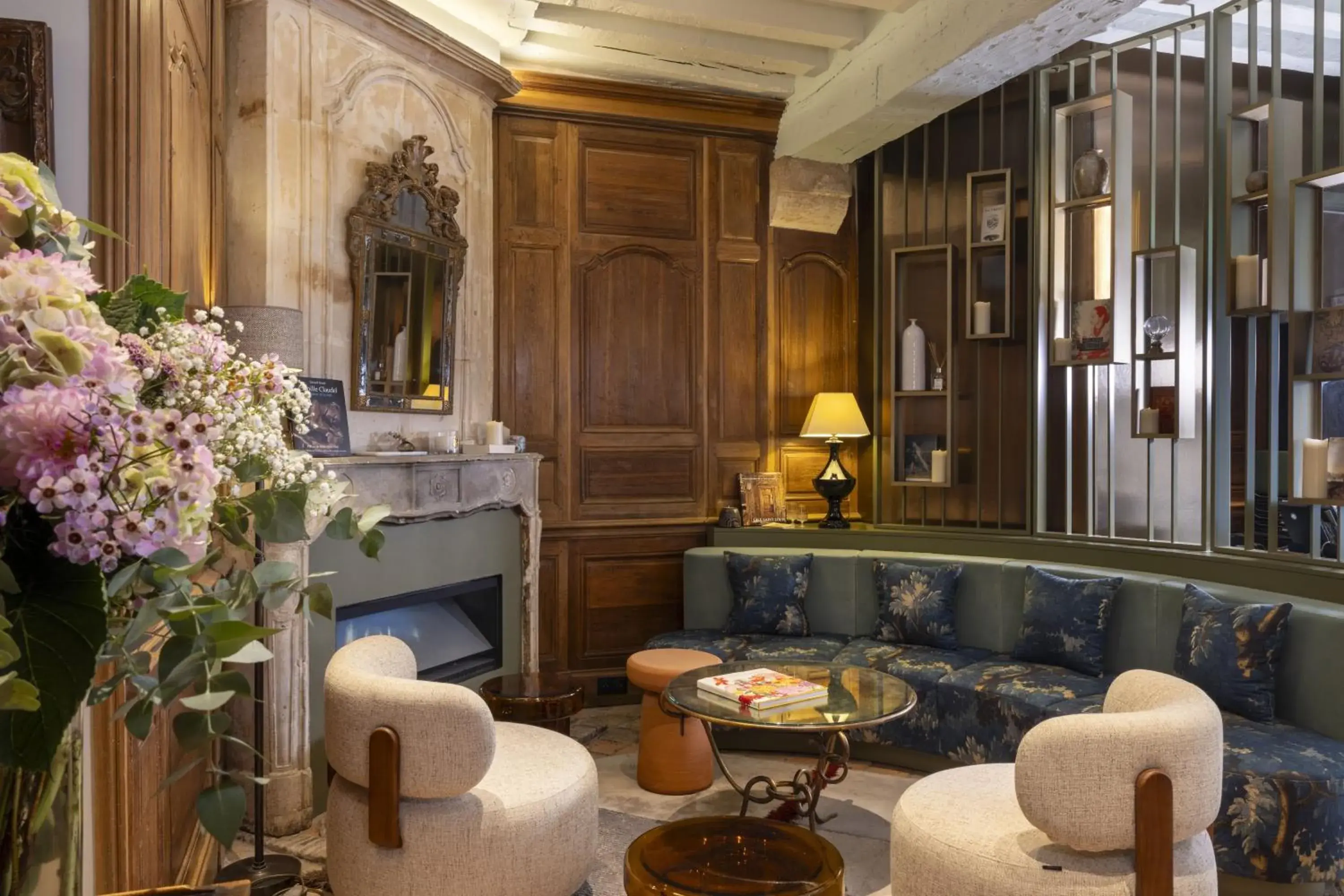 Living room in Hotel L de Lutece - Notre-Dame Living room in Hotel L de Lutece - Notre-Dame
