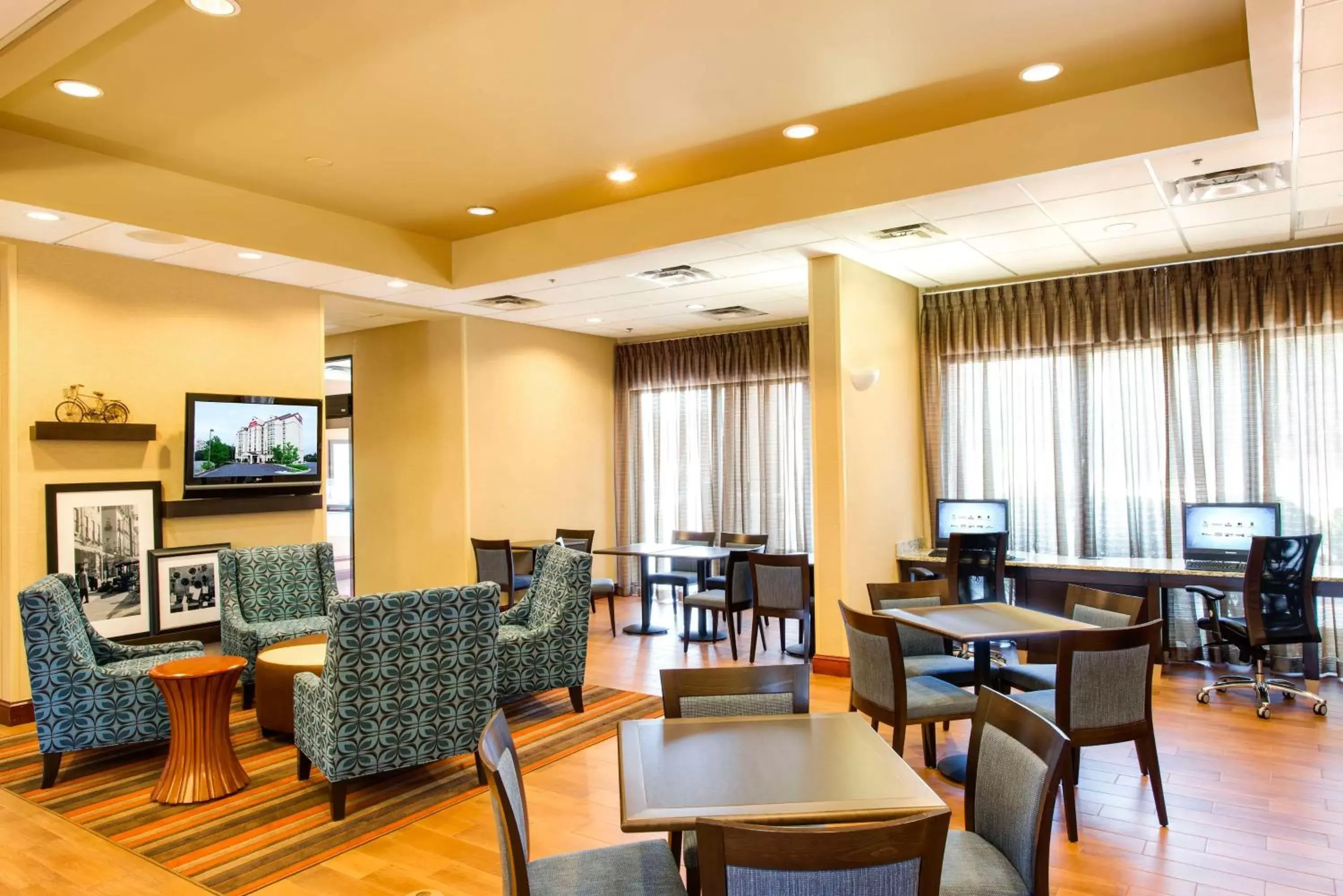 Business facilities, Restaurant/Places to Eat in Hampton Inn & Suites Atlanta-Galleria
