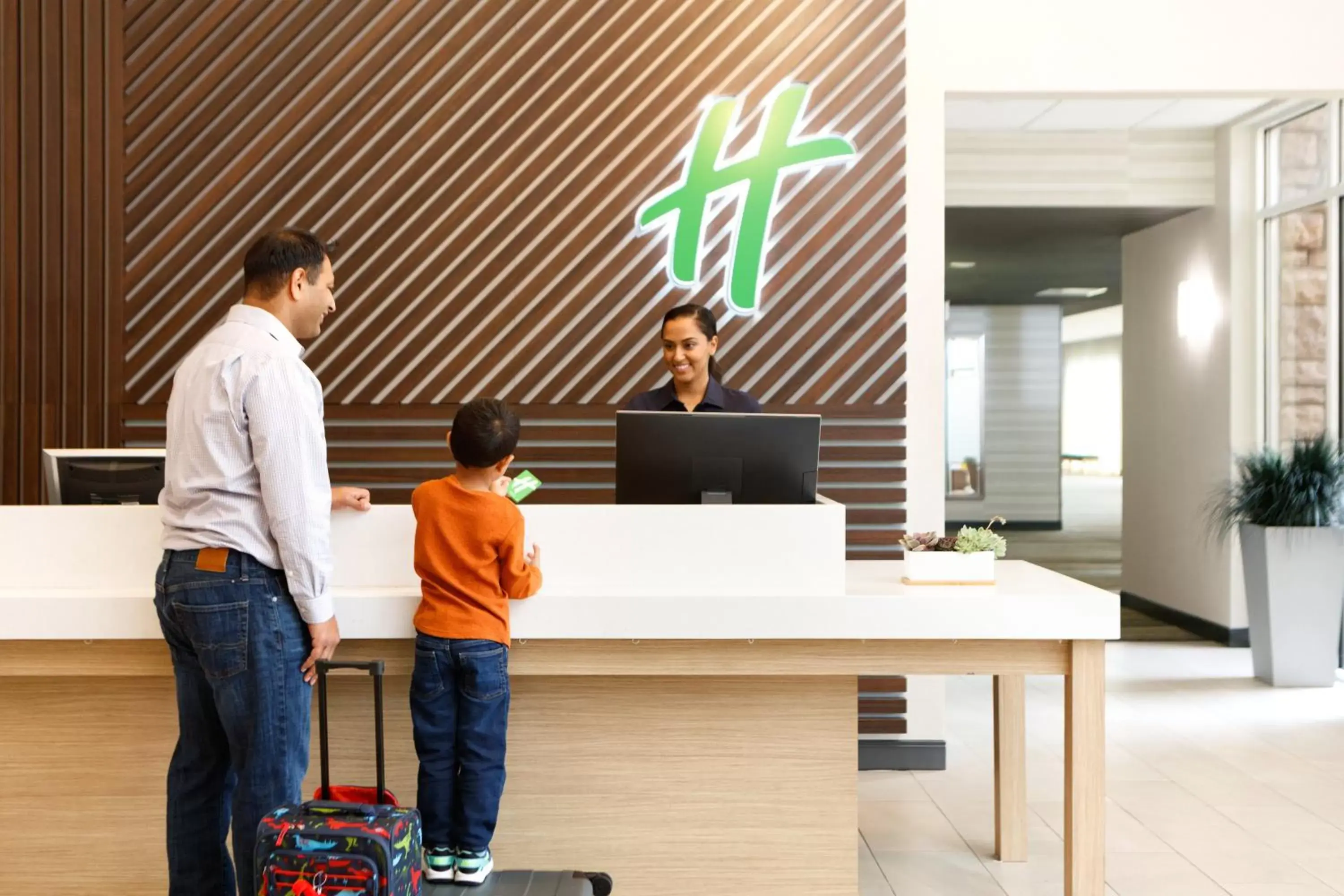 Lobby or reception in Holiday Inn Oakland Airport, an IHG Hotel