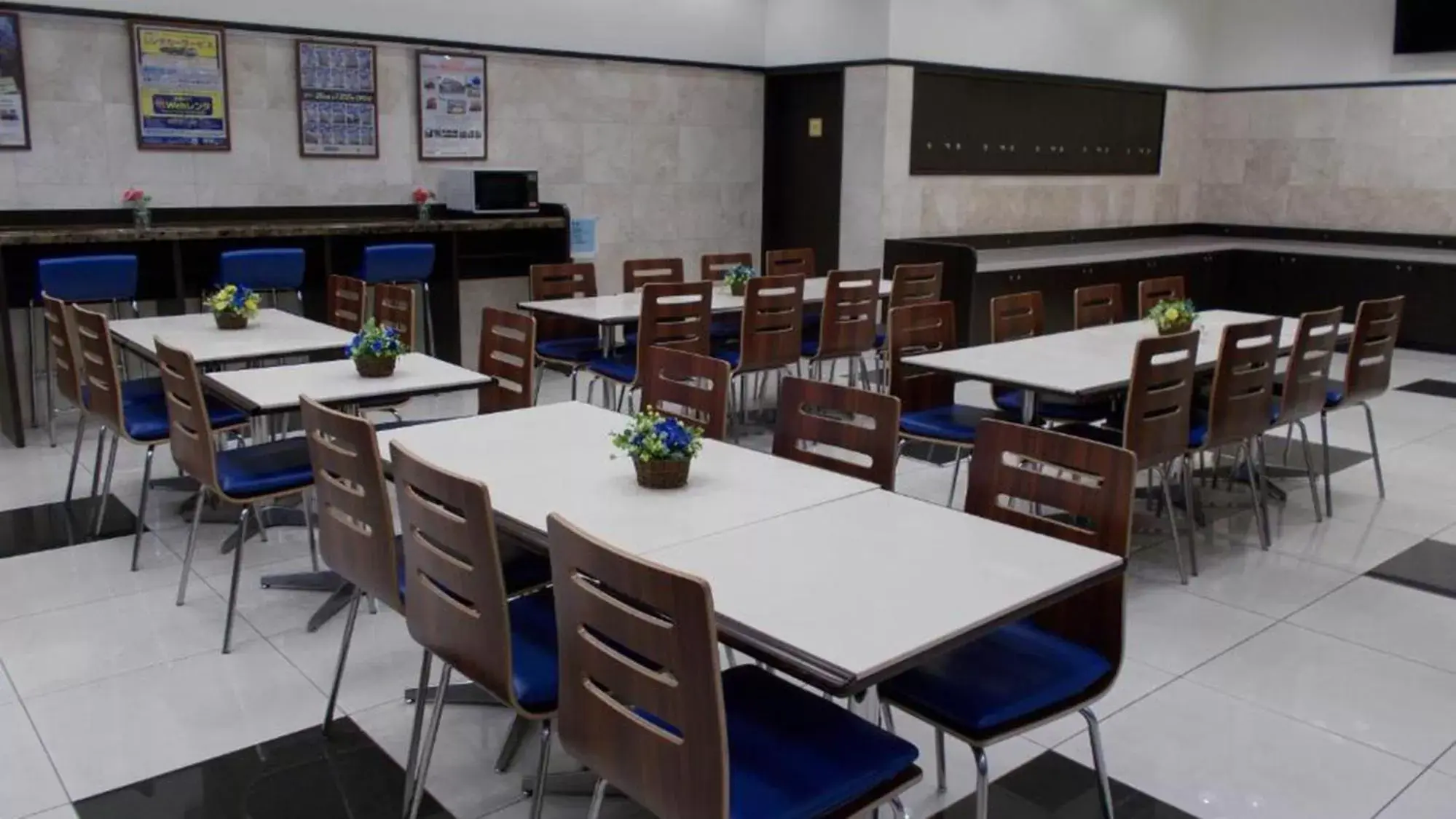 Lounge or bar in Toyoko Inn Osaka Namba Nippombashi Lounge or bar in Toyoko Inn Osaka Namba Nippombashi