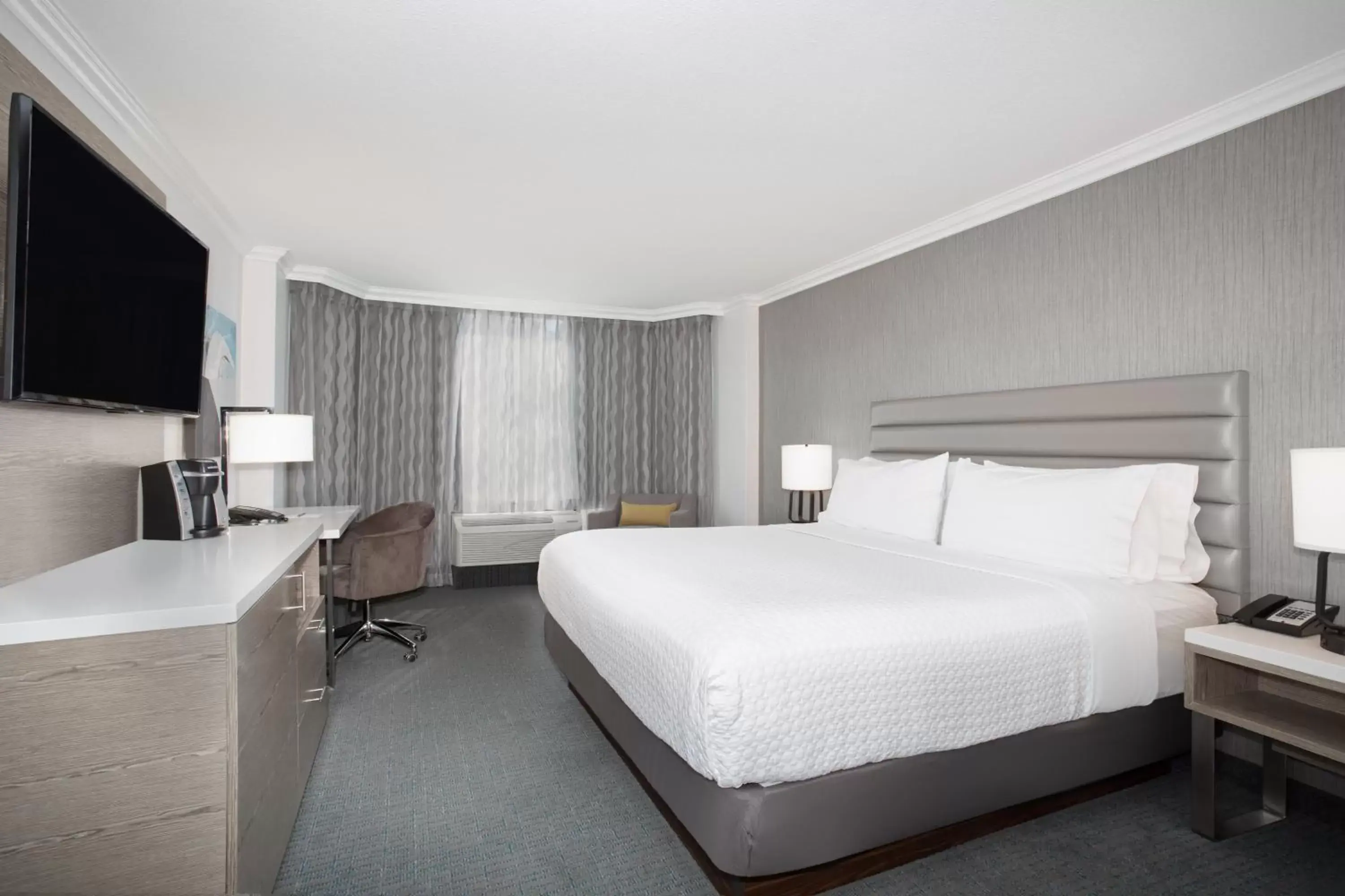 Photo of the whole room in Crowne Plaza Costa Mesa Orange County, an IHG Hotel