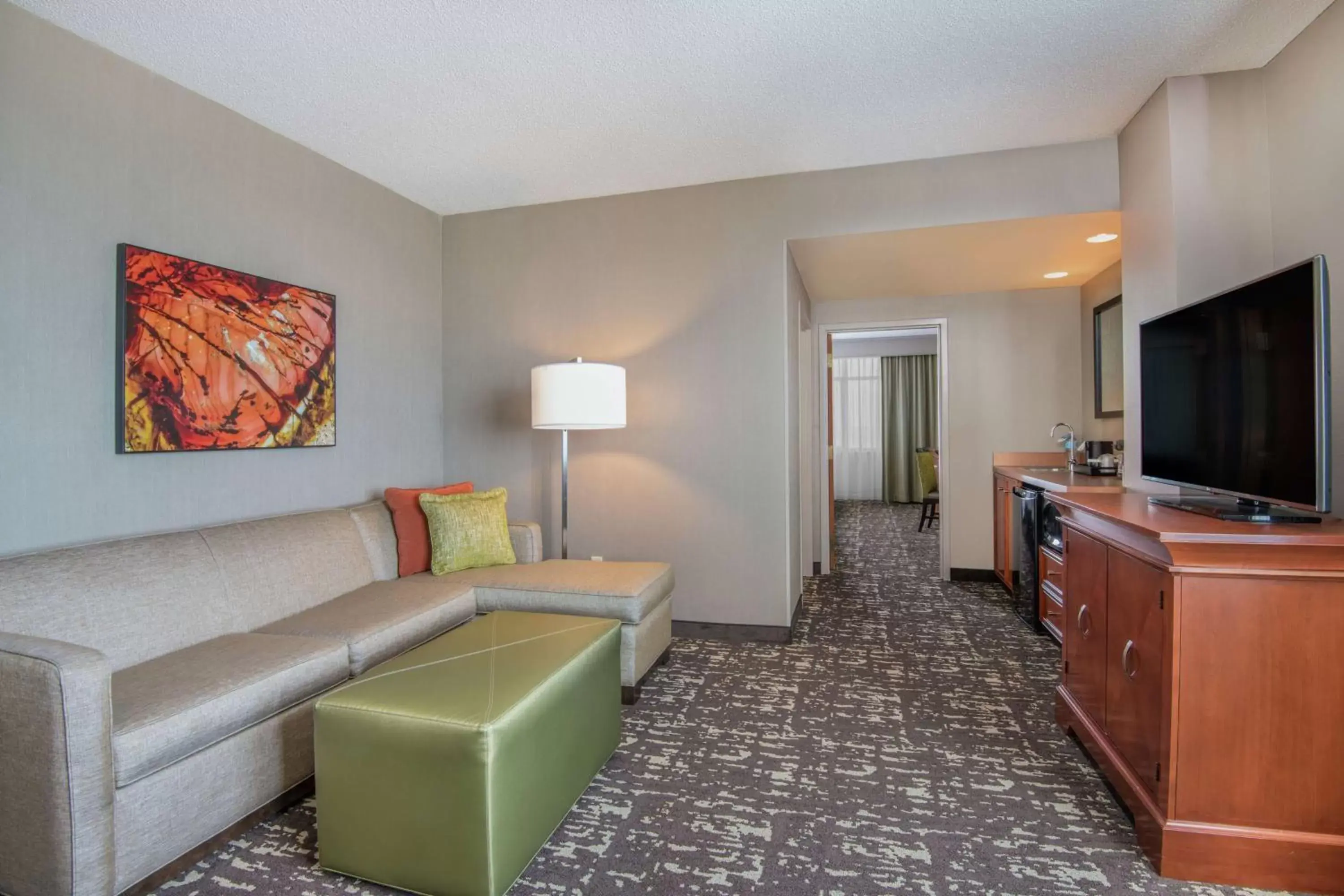 Living room, Seating Area in Embassy Suites by Hilton Saint Louis Saint Charles